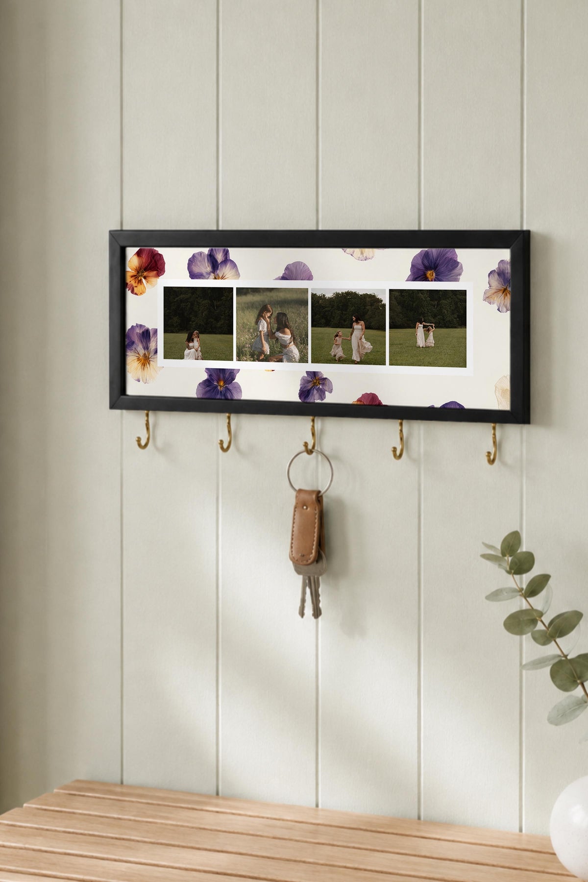 Renkli Çiçekli Kişiye Özel Tablo Anahtarlık, Photobooth Stili, Siyah Fotoğraf Çerçevesi Yatay