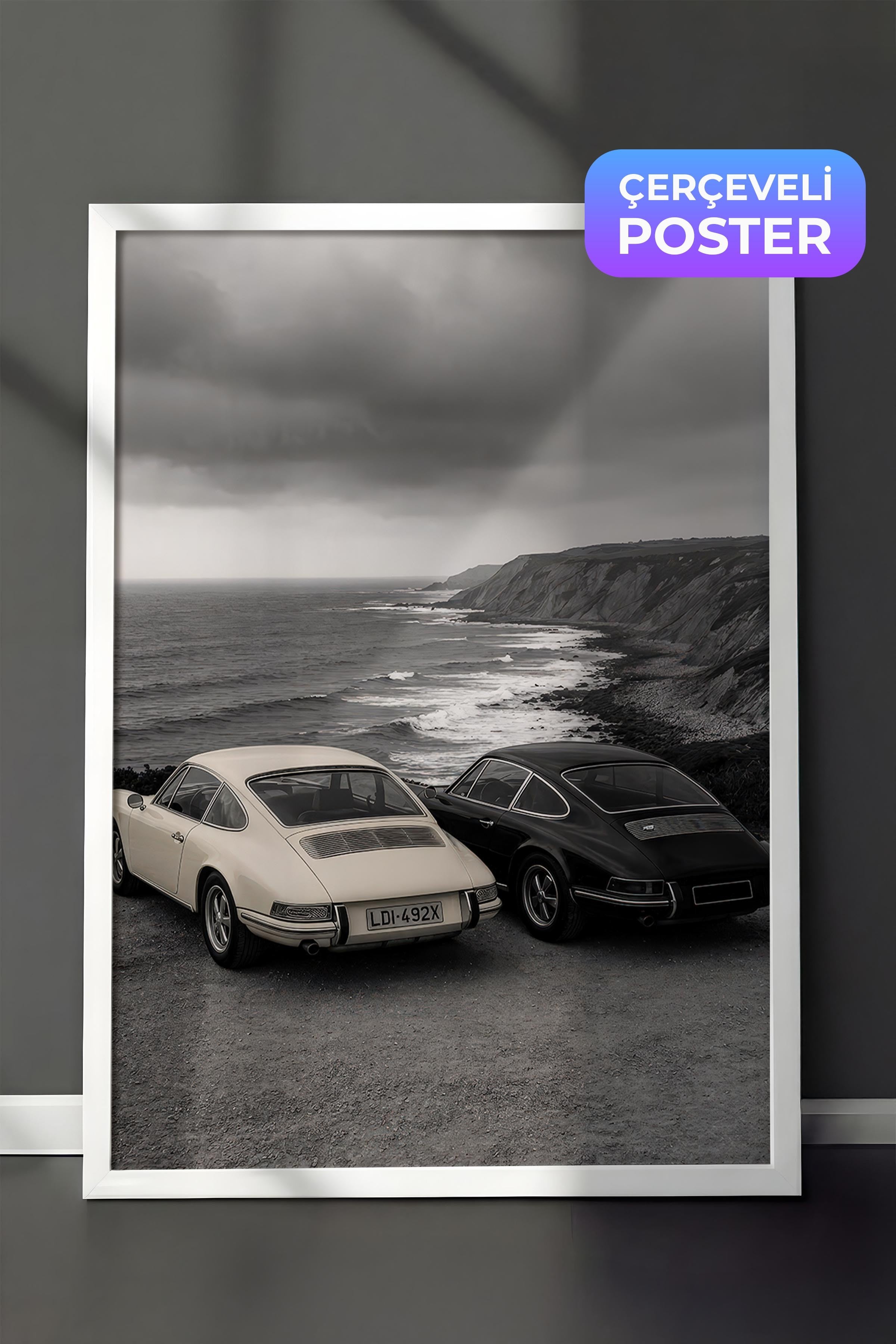 Klasik Arabalar ve Sahil Posteri, Beyaz Çerçeveli Poster, Old Money Serisi, NO:113152