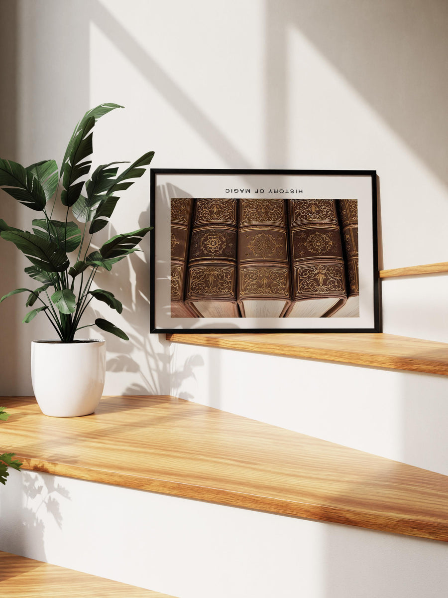 Büyünün Tarihi Ciltli Kitaplar Comfort Serisi Poster – Siyah Çerçeveli Tablo