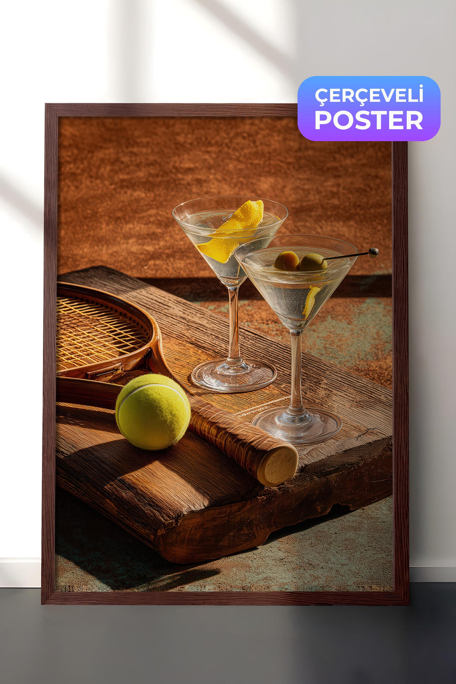 Martini ve Tenis Raketleri Old Money Tasarımlar Poster – Kahverengi Çerçeveli Tablo