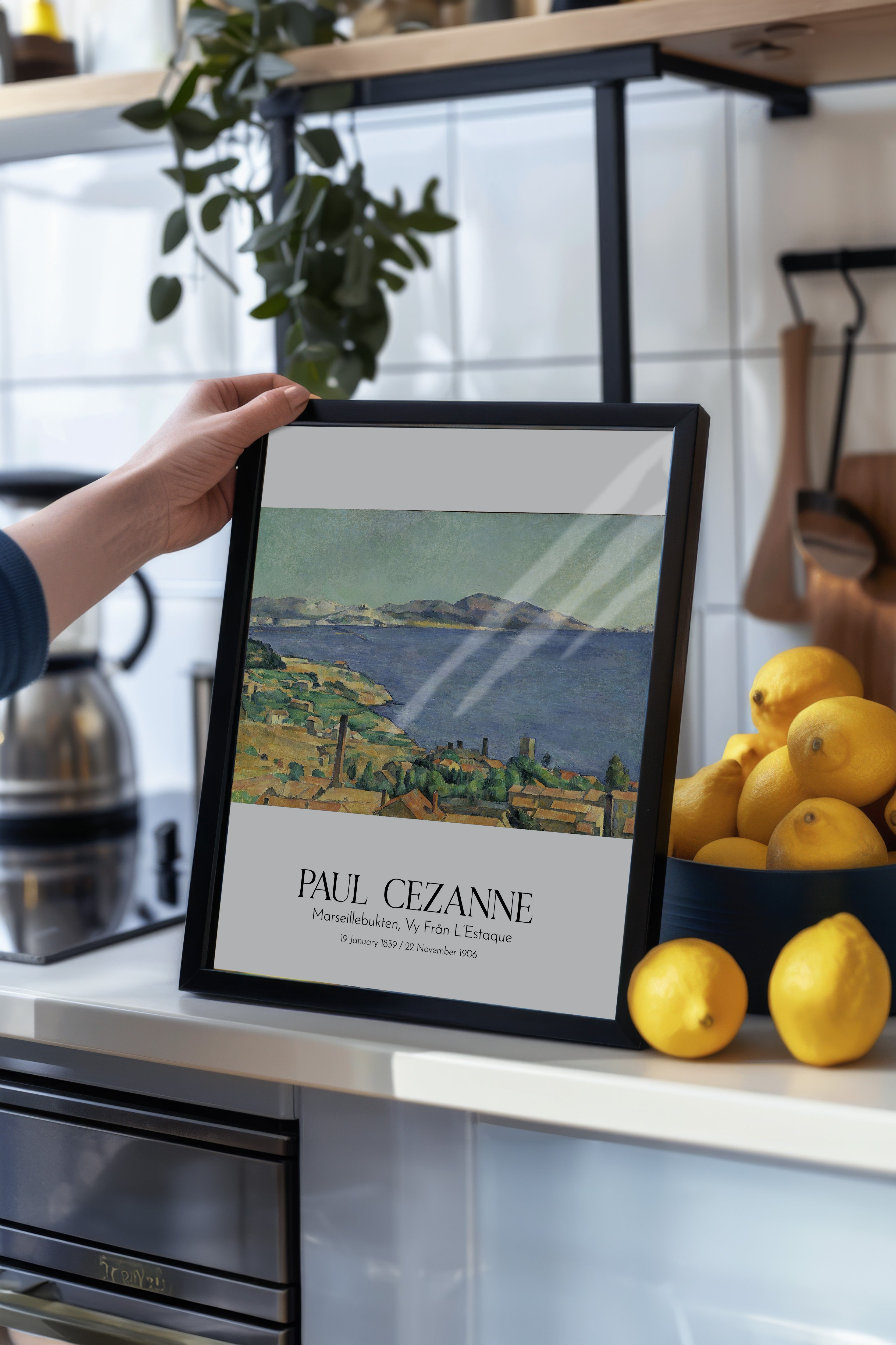 Paul Cezanne - Marseillebukten, Vy Från L'Estaque, Siyah Çerçeveli Tablo, Sanat Serisi NO:110484