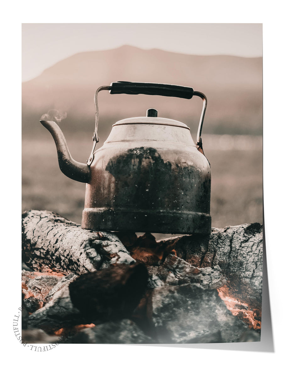 Kamp Ateşinde Demlik Rustic Çerçevesiz Poster