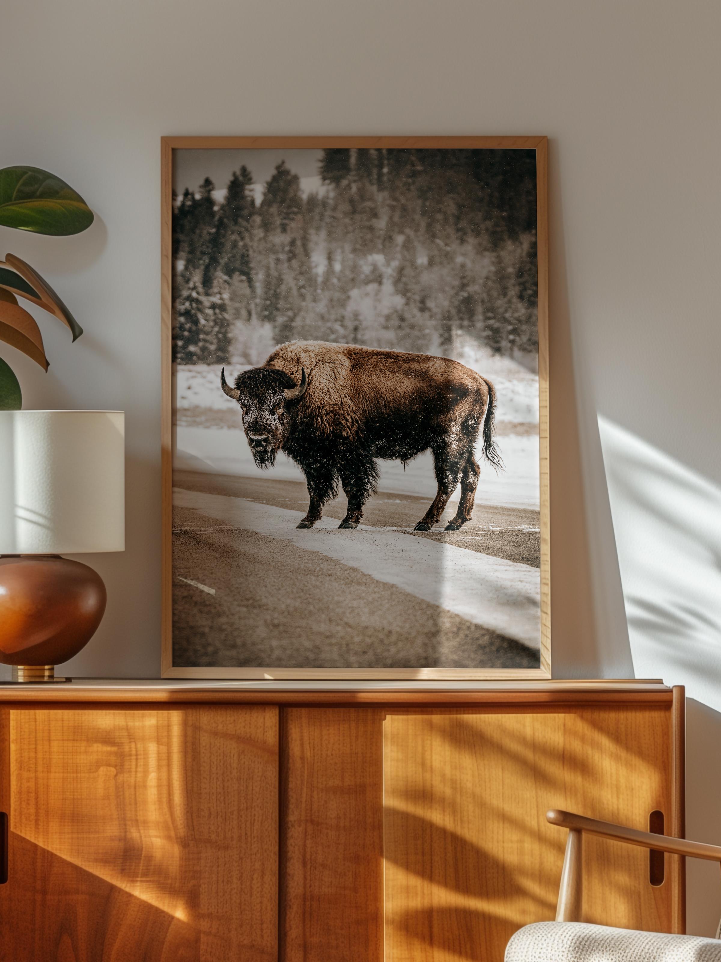 Rustic Çerçevesiz Poster, İskandinav Kahverengi Poster, NO:128 Yolda Bison Fotoğraf, Dikey