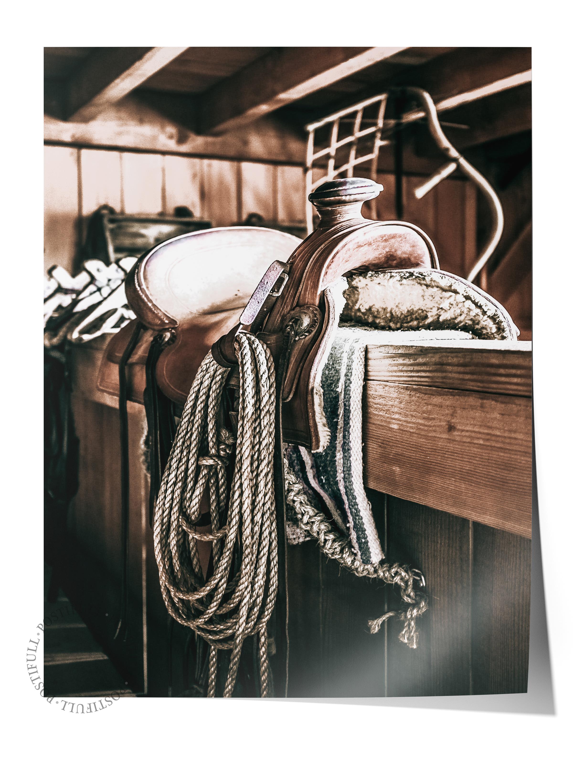 Rustic Çerçevesiz Poster, İskandinav Kahverengi Poster, NO:135 Ahır ve Ekipmanlar Fotoğraf, Dikey