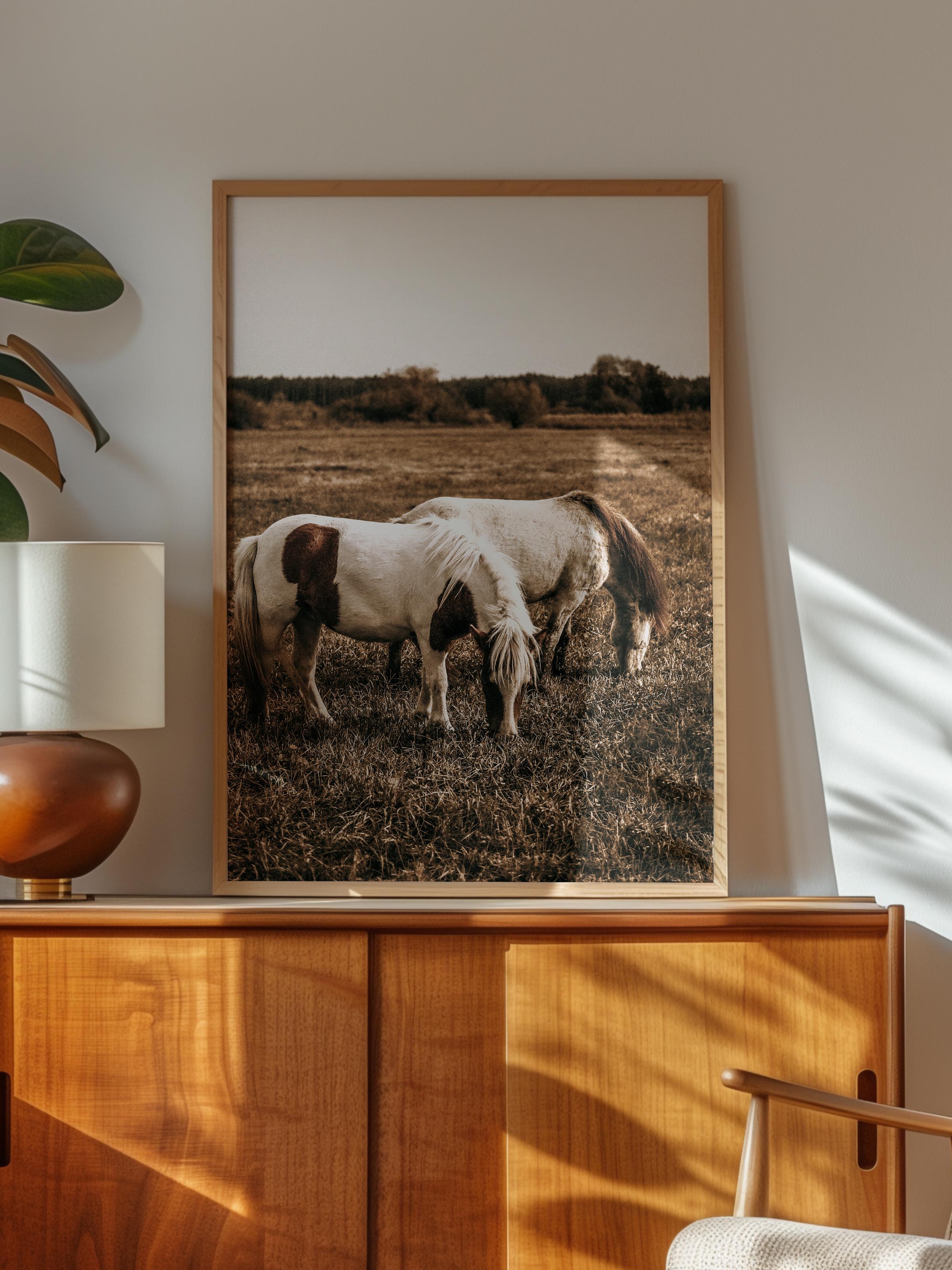 Rustic Çerçevesiz Poster, İskandinav Kahverengi Poster, NO:139 Otlayan Atlar Fotoğraf, Dikey