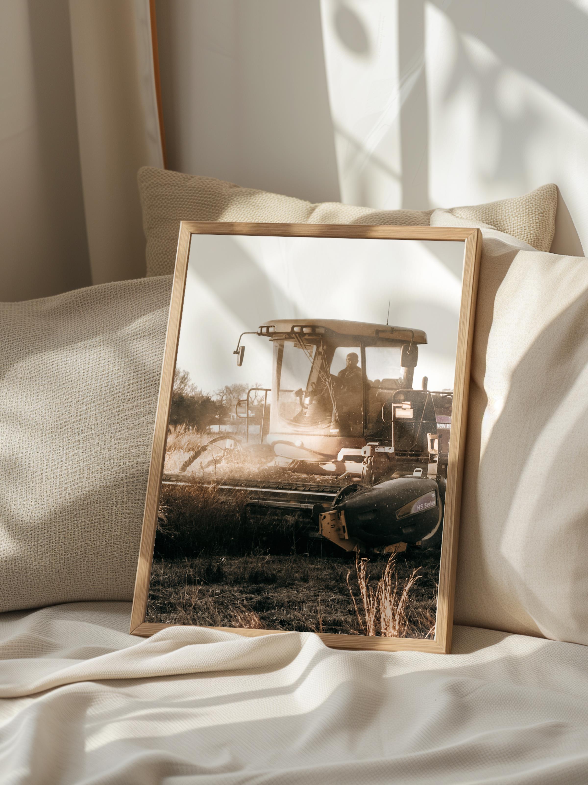 Rustic Çerçevesiz Poster, İskandinav Kahverengi Poster, NO:173 Traktör ve Tarla Fotoğraf, Dikey