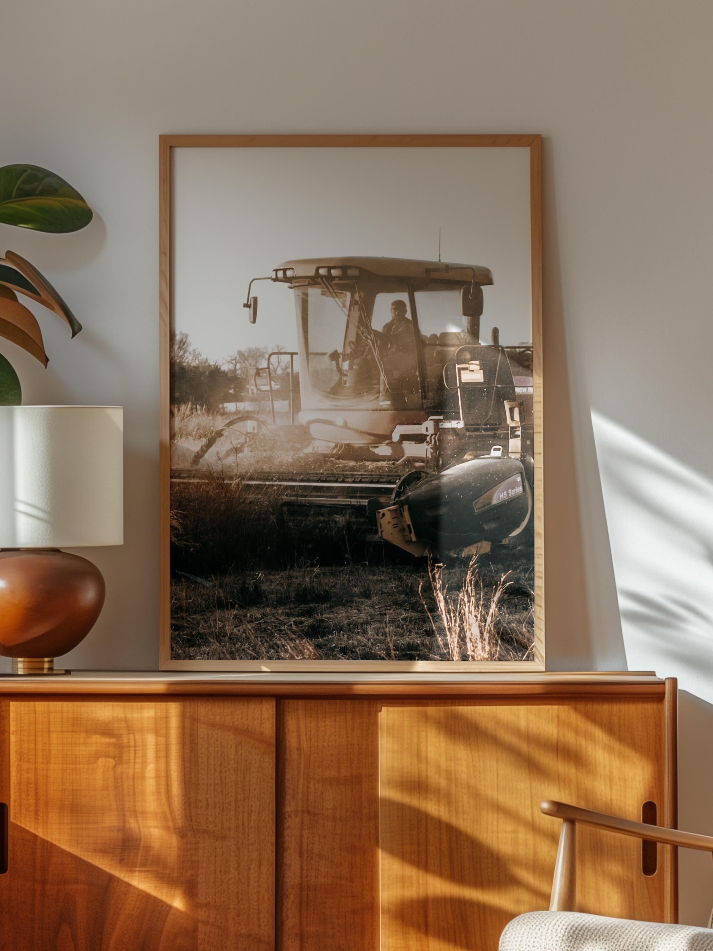 Rustic Çerçevesiz Poster, İskandinav Kahverengi Poster, NO:173 Traktör ve Tarla Fotoğraf, Dikey