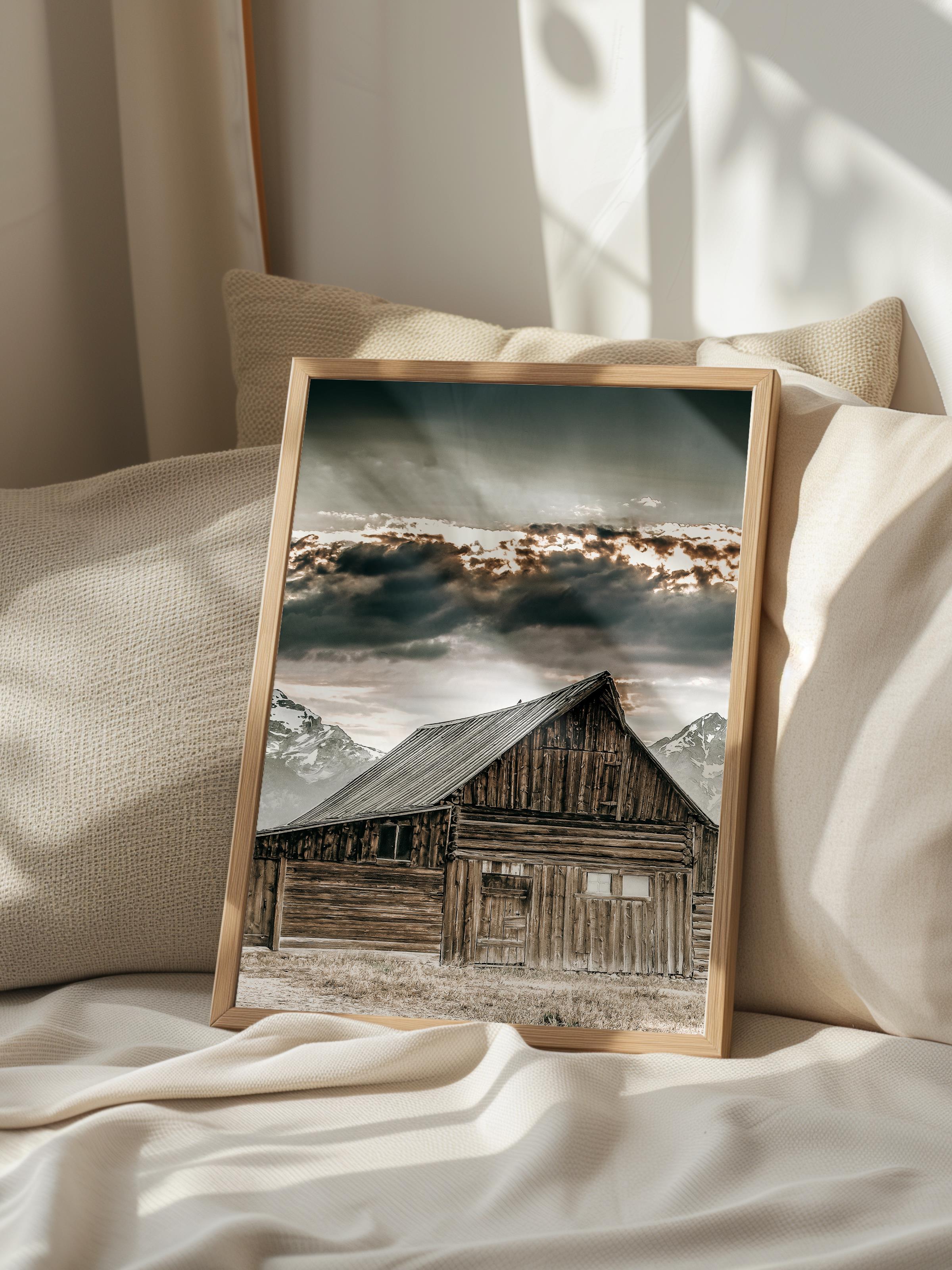 Rustic Çerçevesiz Poster, İskandinav Kahverengi Poster, NO:174 Ahır ve Dağ Fotoğraf, Dikey