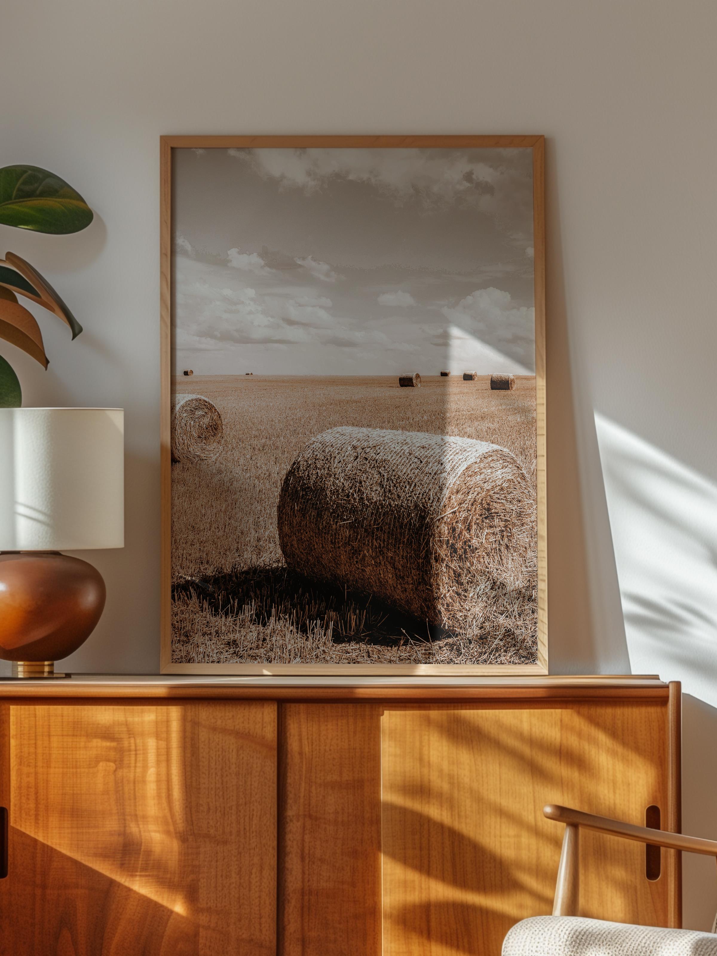 Rustic Çerçevesiz Poster, İskandinav Kahverengi Poster, NO:20 Tarlada Saman Balyası Fotoğraf, Dikey