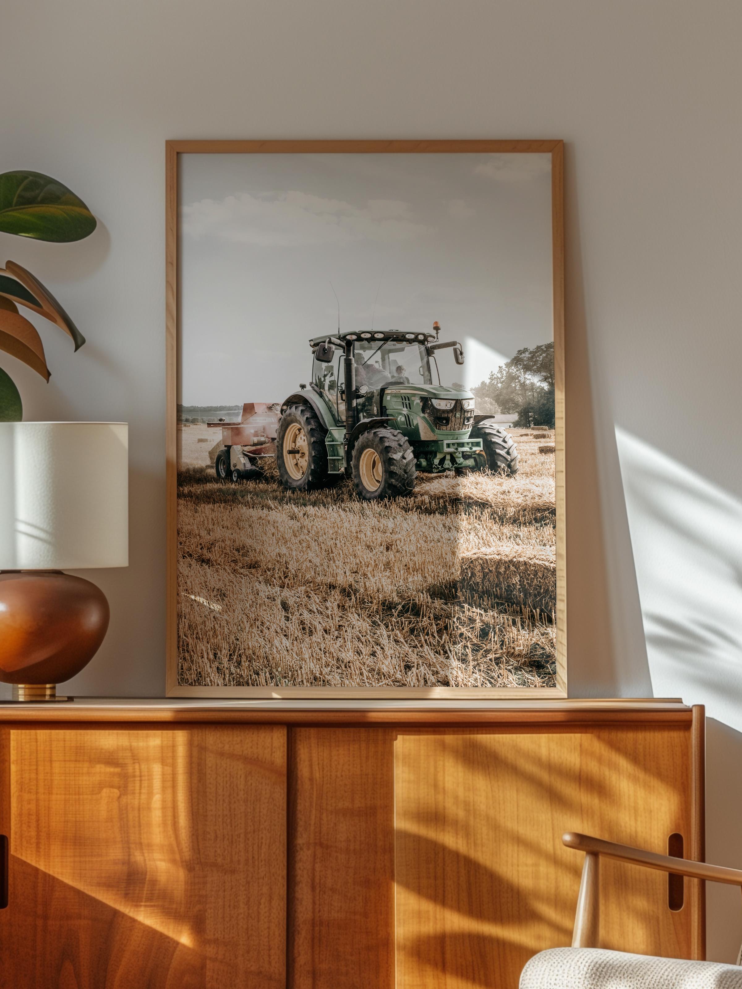 Rustic Çerçevesiz Poster, İskandinav Kahverengi Poster, NO:208 Tarlada Traktör ve Çiftçi Fotoğraf