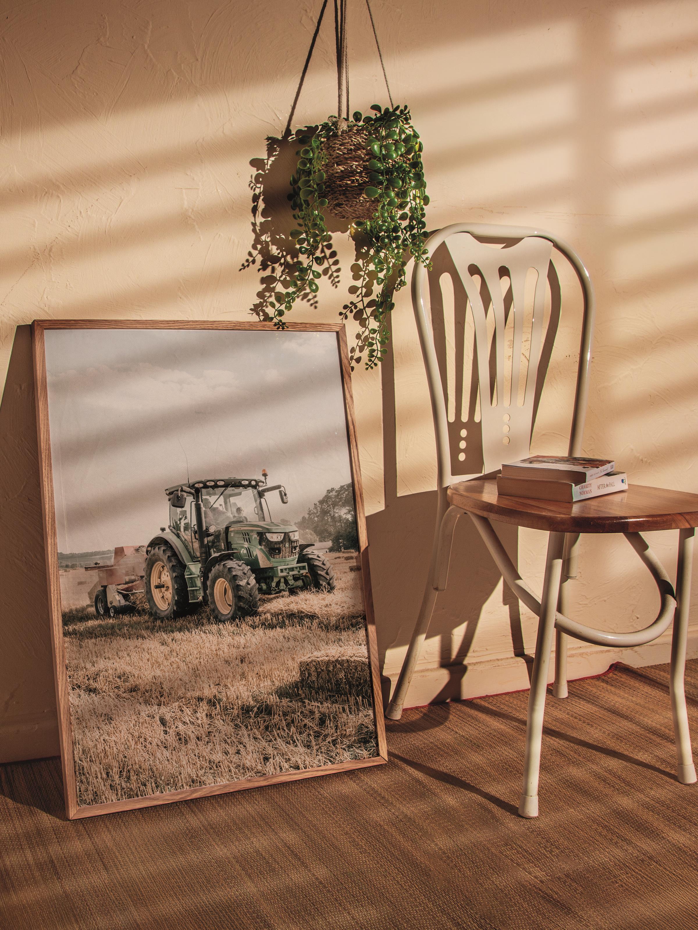 Rustic Çerçevesiz Poster, İskandinav Kahverengi Poster, NO:208 Tarlada Traktör ve Çiftçi Fotoğraf