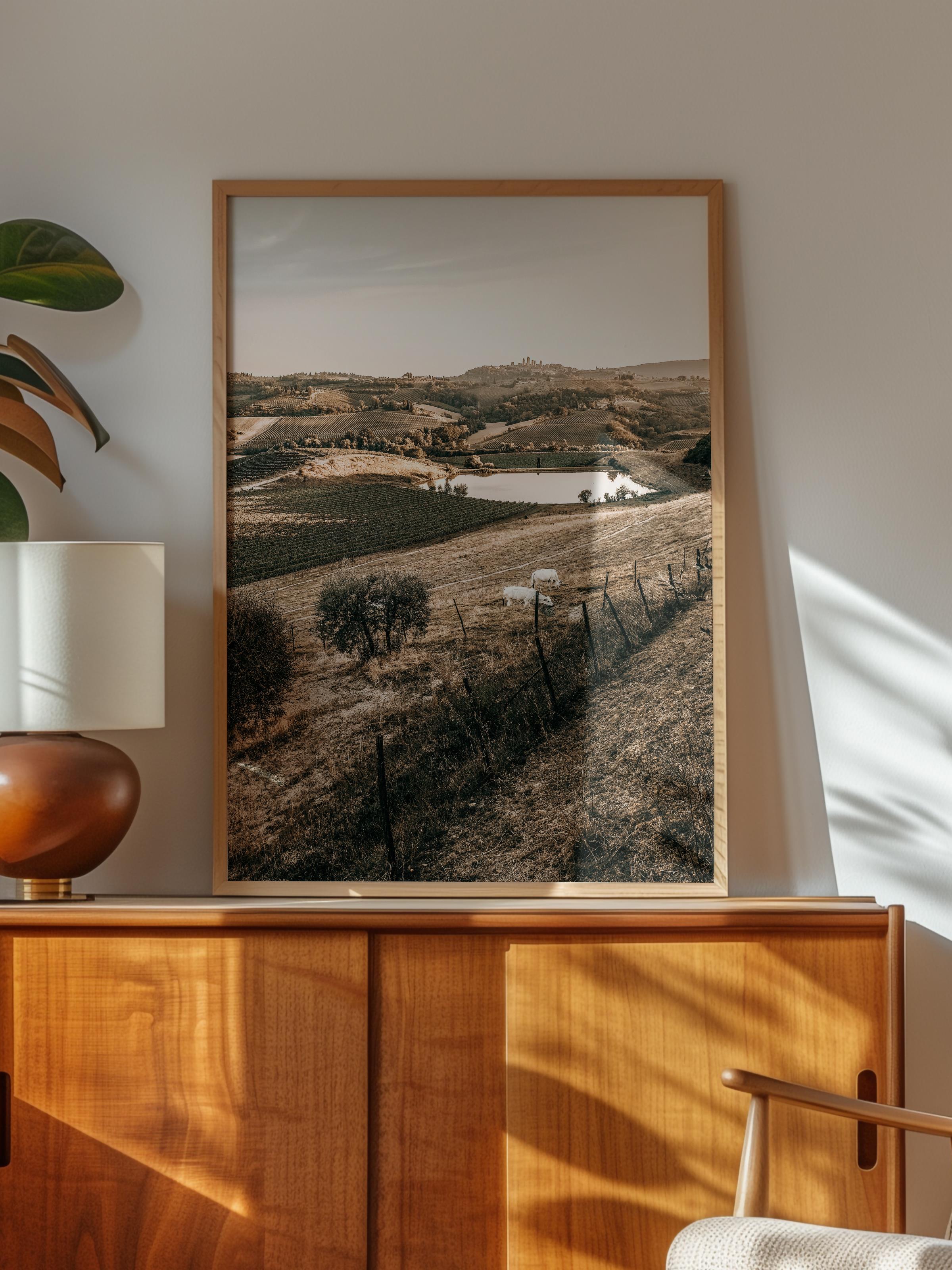 Rustic Çerçevesiz Poster, İskandinav Kahverengi Poster, NO:216 Tarlada Ev ve Dağ Manzarası Fotoğraf