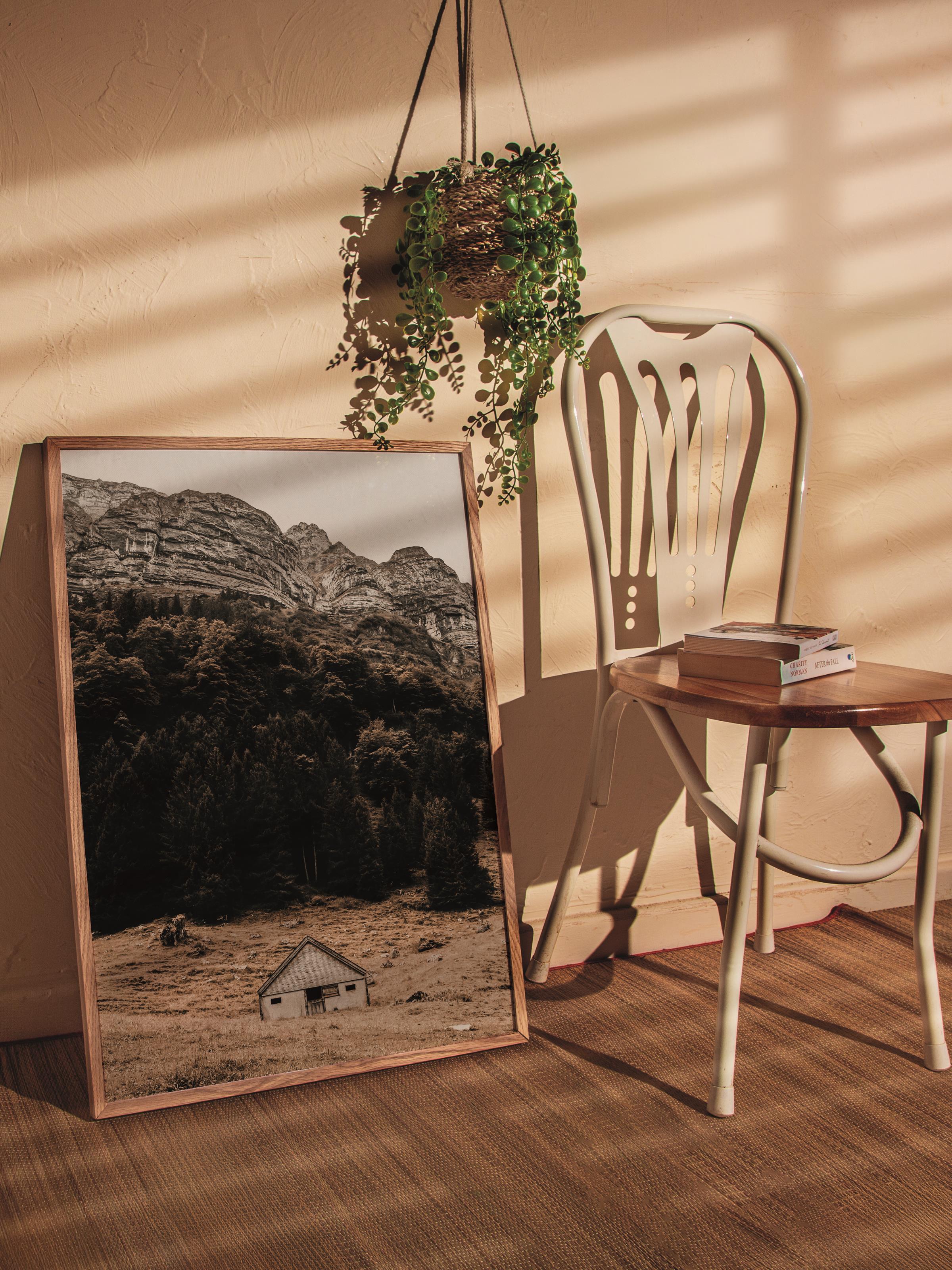 Rustic Çerçevesiz Poster, İskandinav Kahverengi Poster, NO:25 Dağlar ve Küçük Ahşap Ev Fotoğraf Dikey