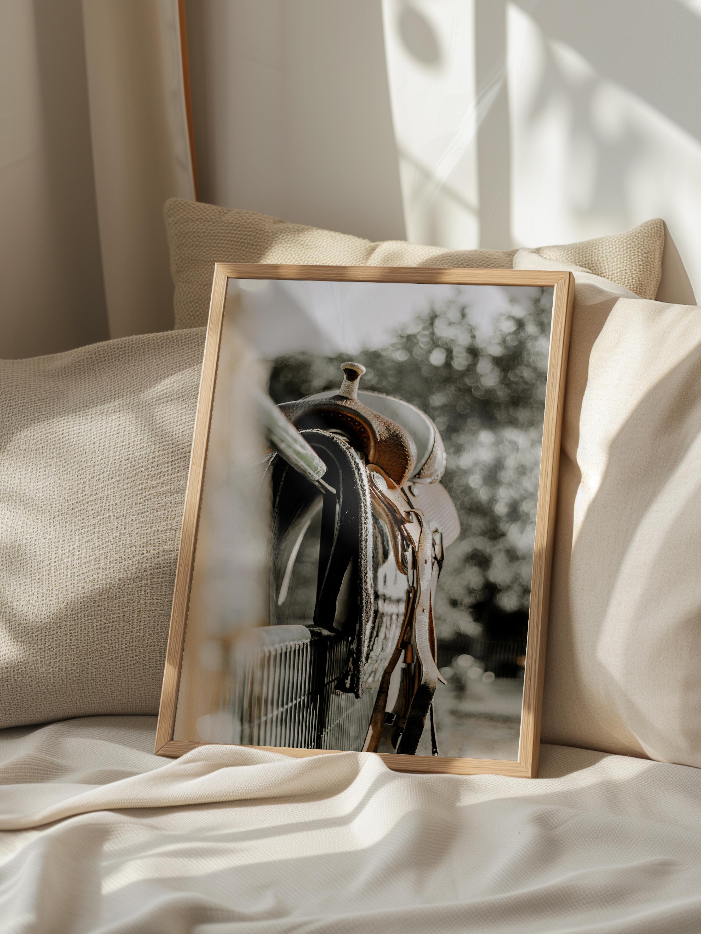 Rustic Çerçevesiz Poster, İskandinav Kahverengi Poster, NO:58 Atın Eyer Takımı Fotoğraf, Dikey