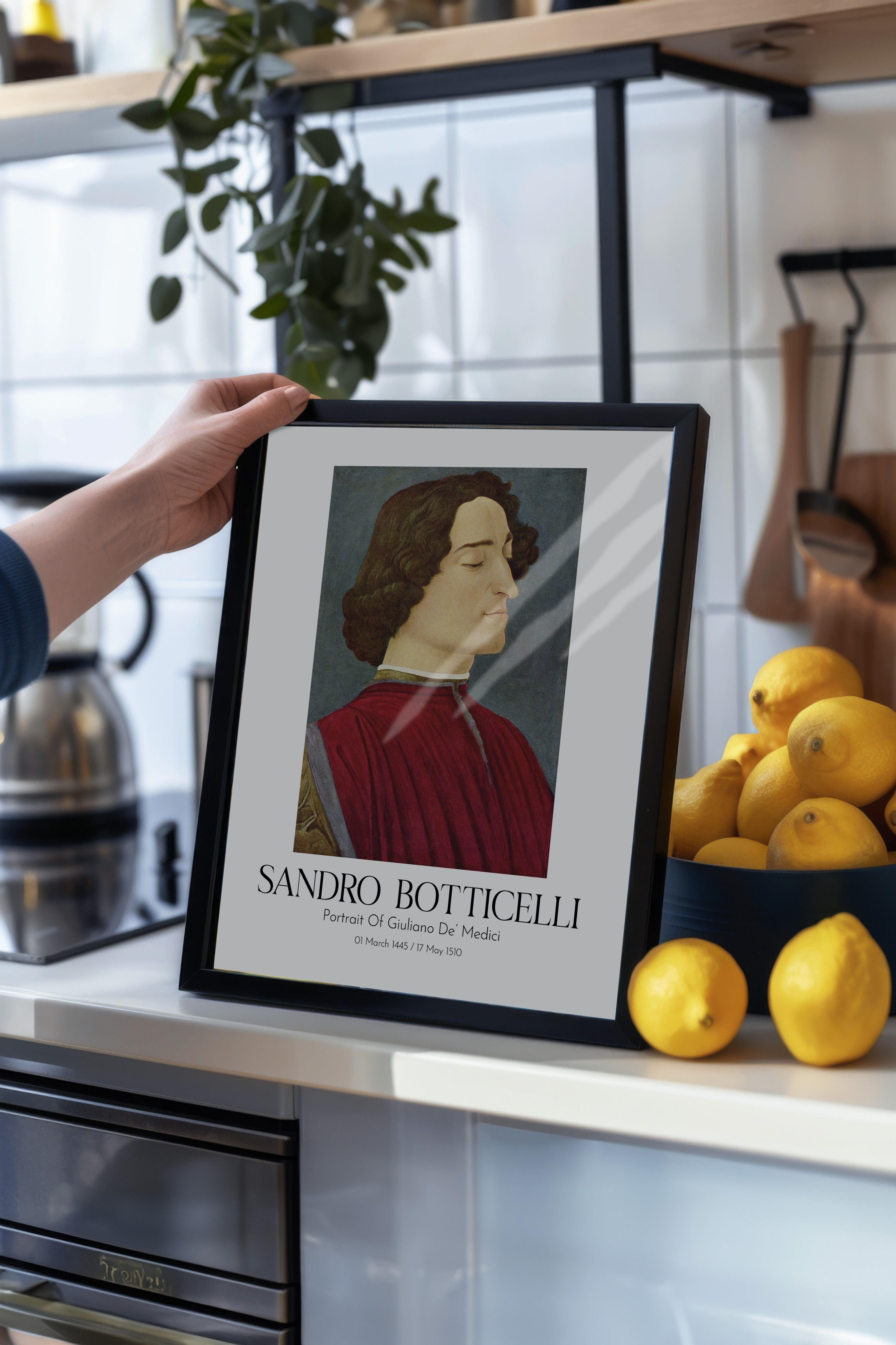 Sandro Botticelli - Portrait Of Giuliano De' Medici, Siyah Çerçeveli Tablo, Sanat Serisi NO:110746