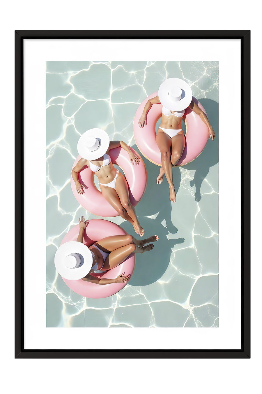 Havuzda Yüzen Kadınlar Poster Poster – Siyah Çerçeveli Tablo