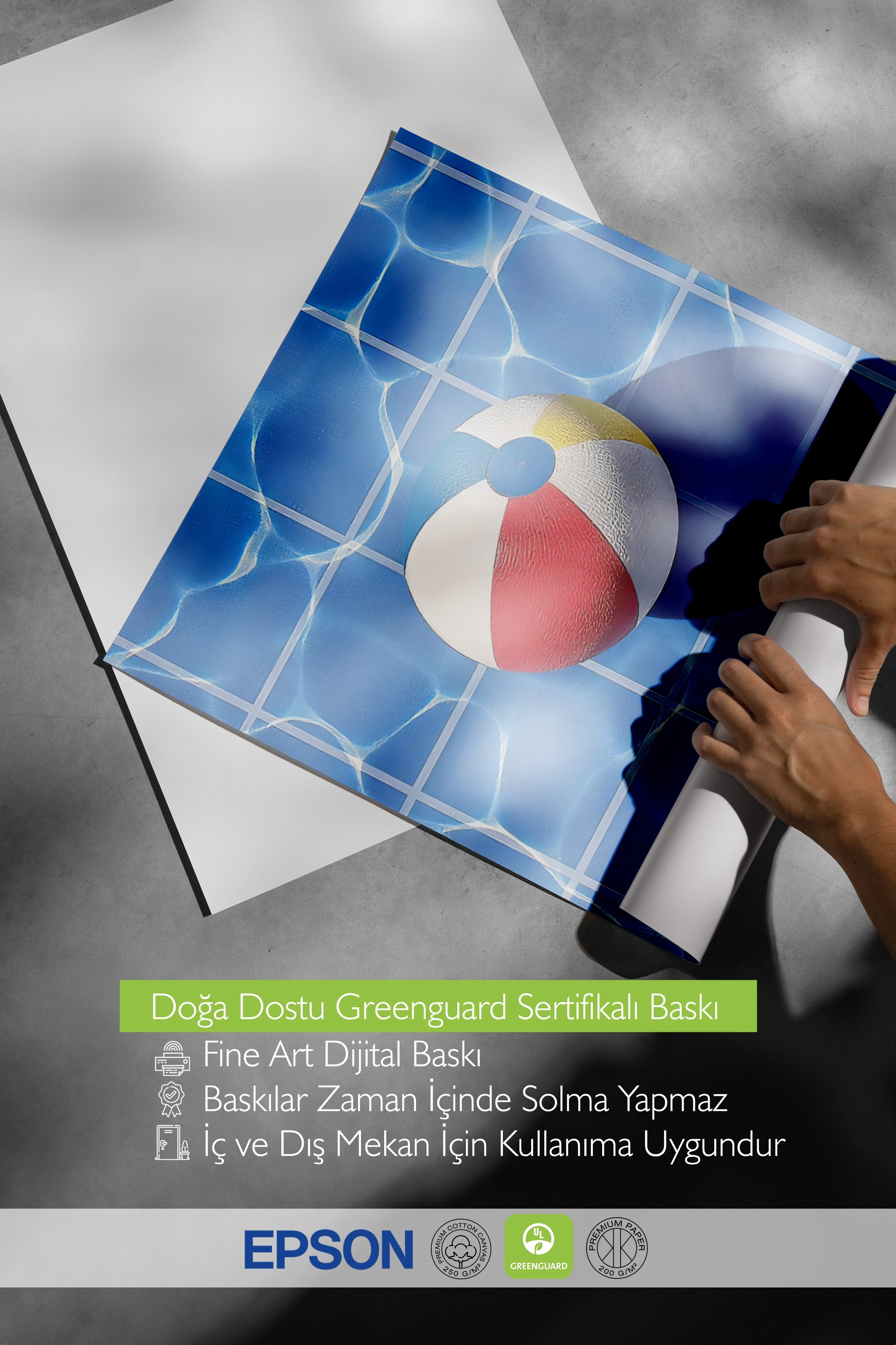 Siyah Çerçeveli Poster Tablo, Havuzdaki Top, Fotoğraf, Mavi Renk Poster, 2025 Yaz Seçkisi, NO:109481