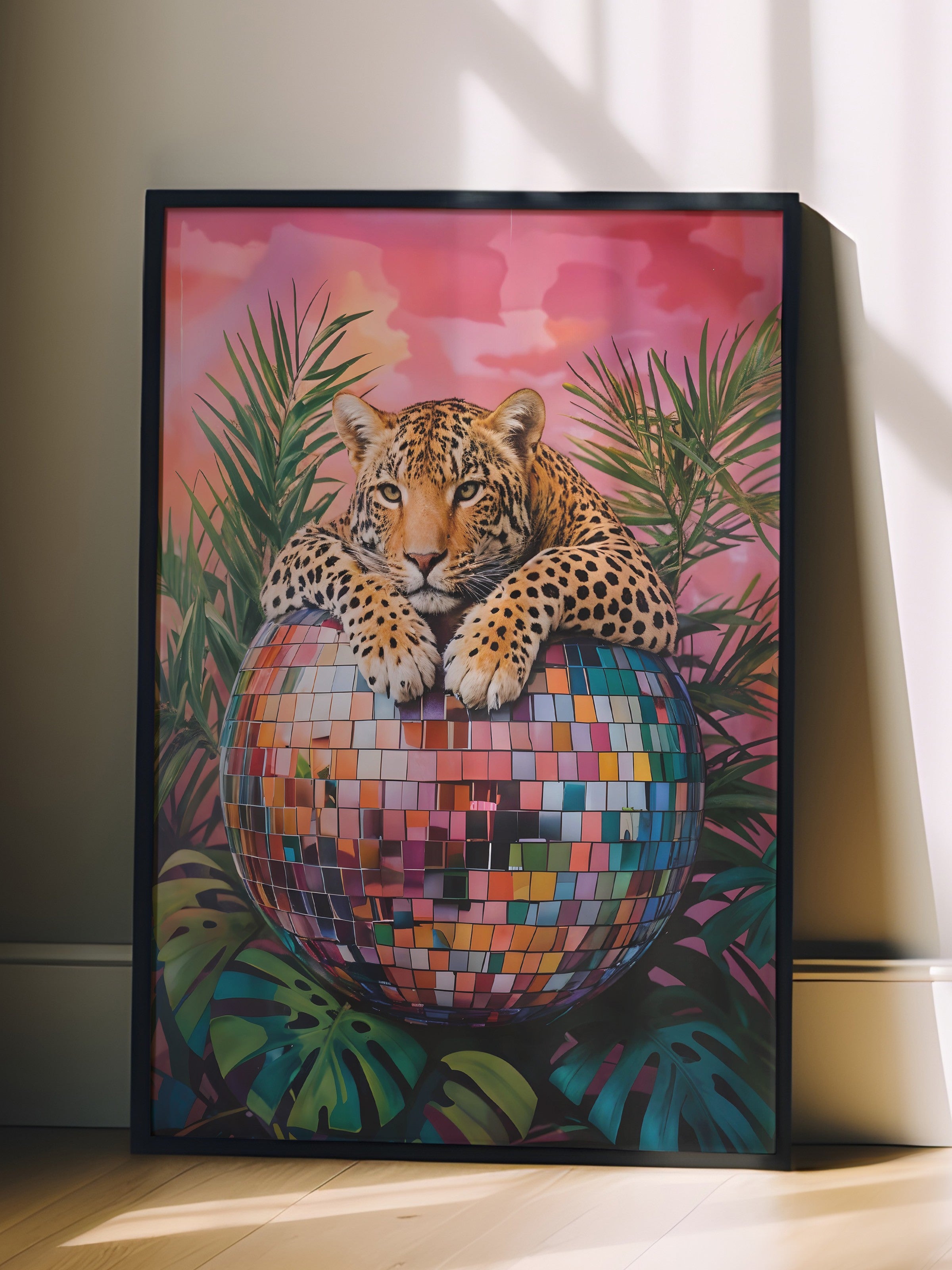Siyah Çerçeveli Tablo, Leopard on Disco Ball, Comfort Serisi Mutfak Duvar Tablosu, NO:108942