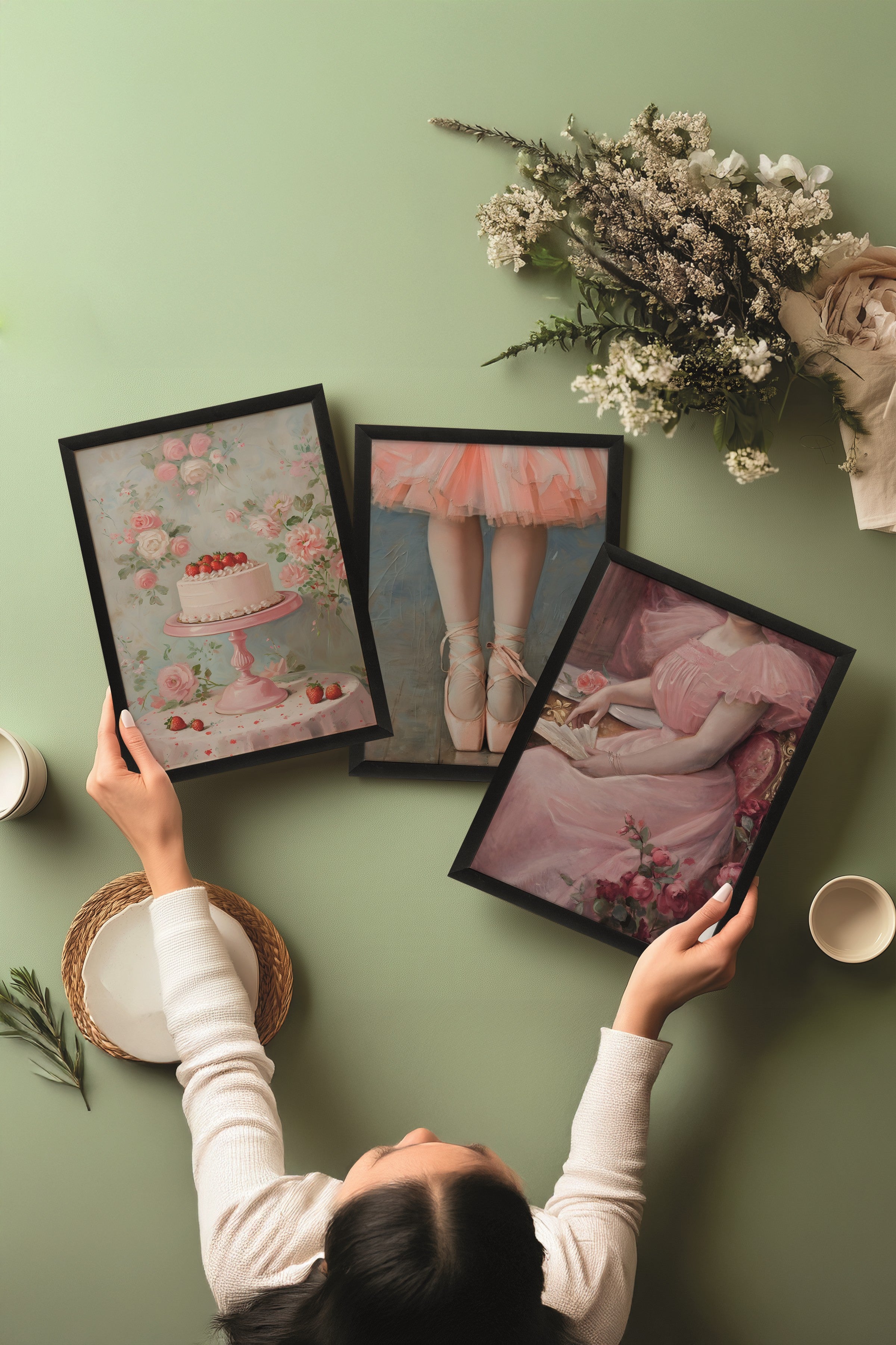 Siyah Tablo Seti, 3 Adet Siyah Çerçeveli Poster Strawberry Cake Model No:300892, Pembe Duvar Dekoru