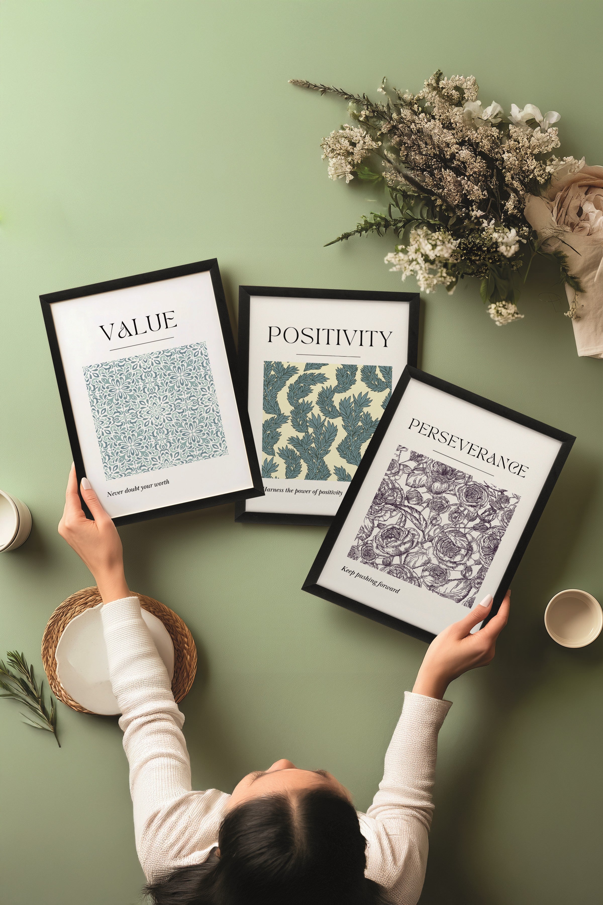 Siyah Tablo Seti, 3 Adet Siyah Çerçeveli Poster Values Model No:300847, Mavi ve Mor Duvar Dekoru