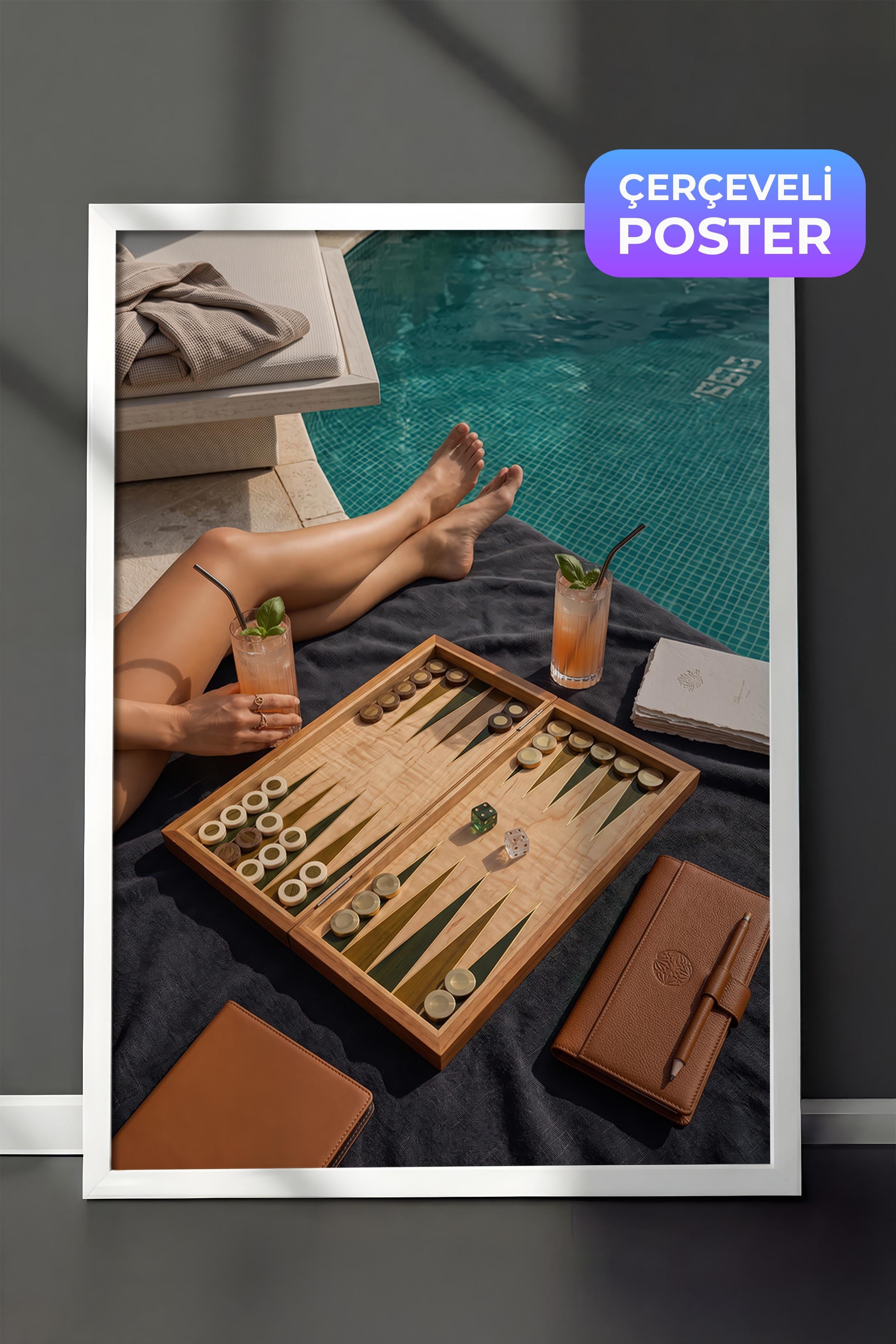 Tavla ve Havuz Manzarası Posteri, Beyaz Çerçeveli Poster, Old Money Serisi, NO:113137