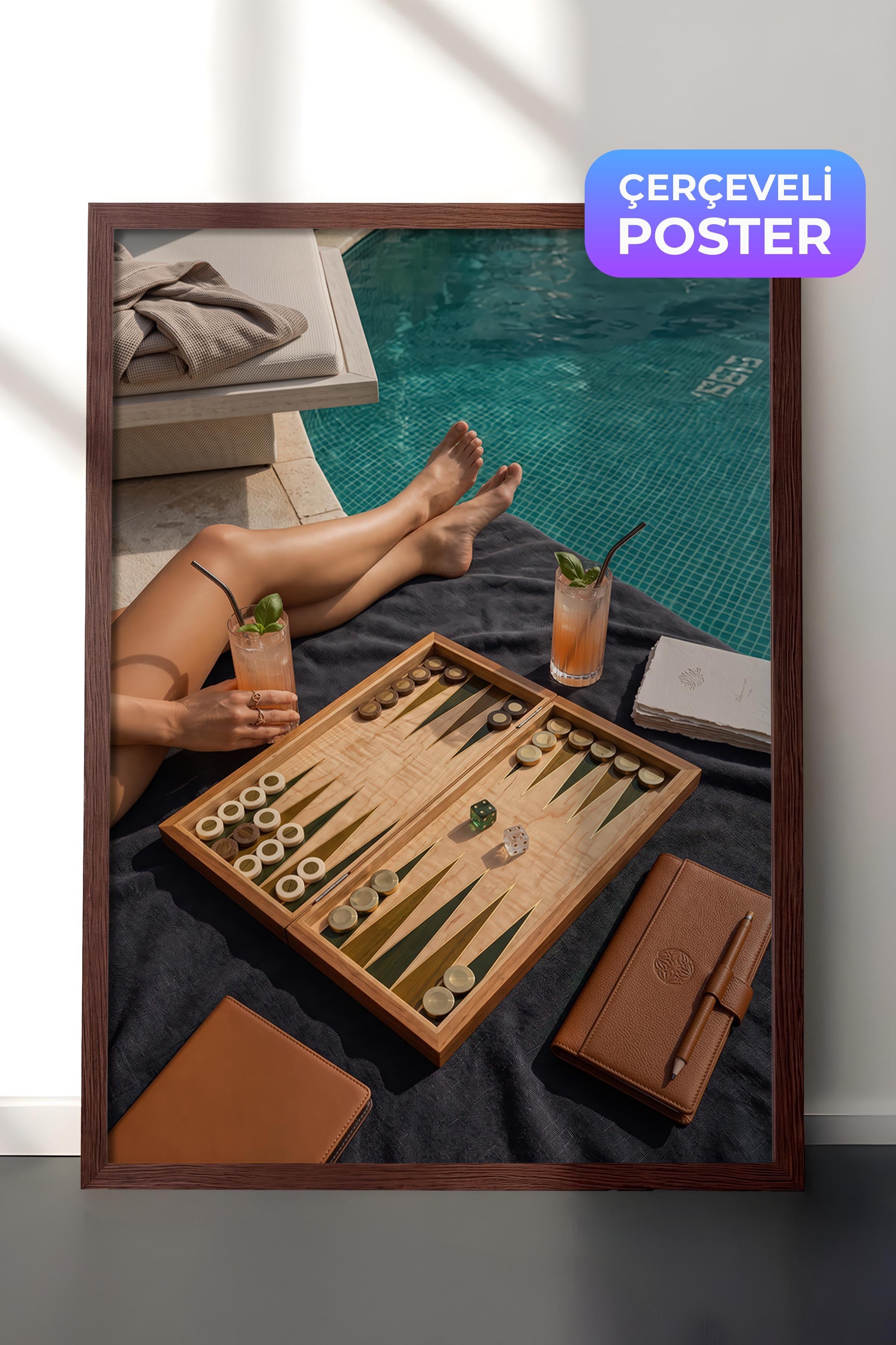 Tavla ve Havuz Manzarası Posteri, Kahverengi Çerçeveli Poster, Old Money Serisi, NO:113137