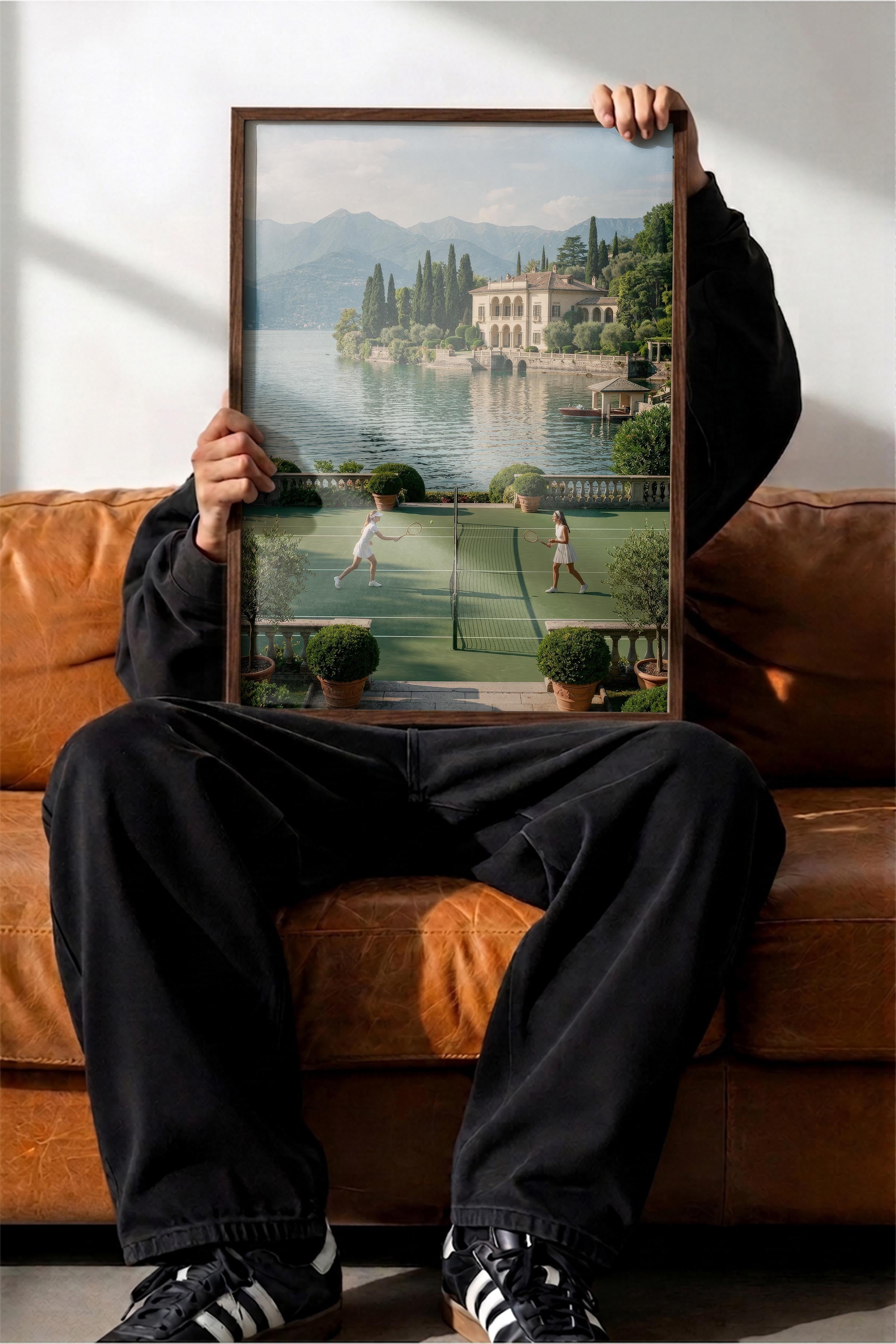 Tenis Kortu ve Göl Manzarası Posteri, Kahverengi Çerçeveli Poster, Old Money Serisi, NO:113166