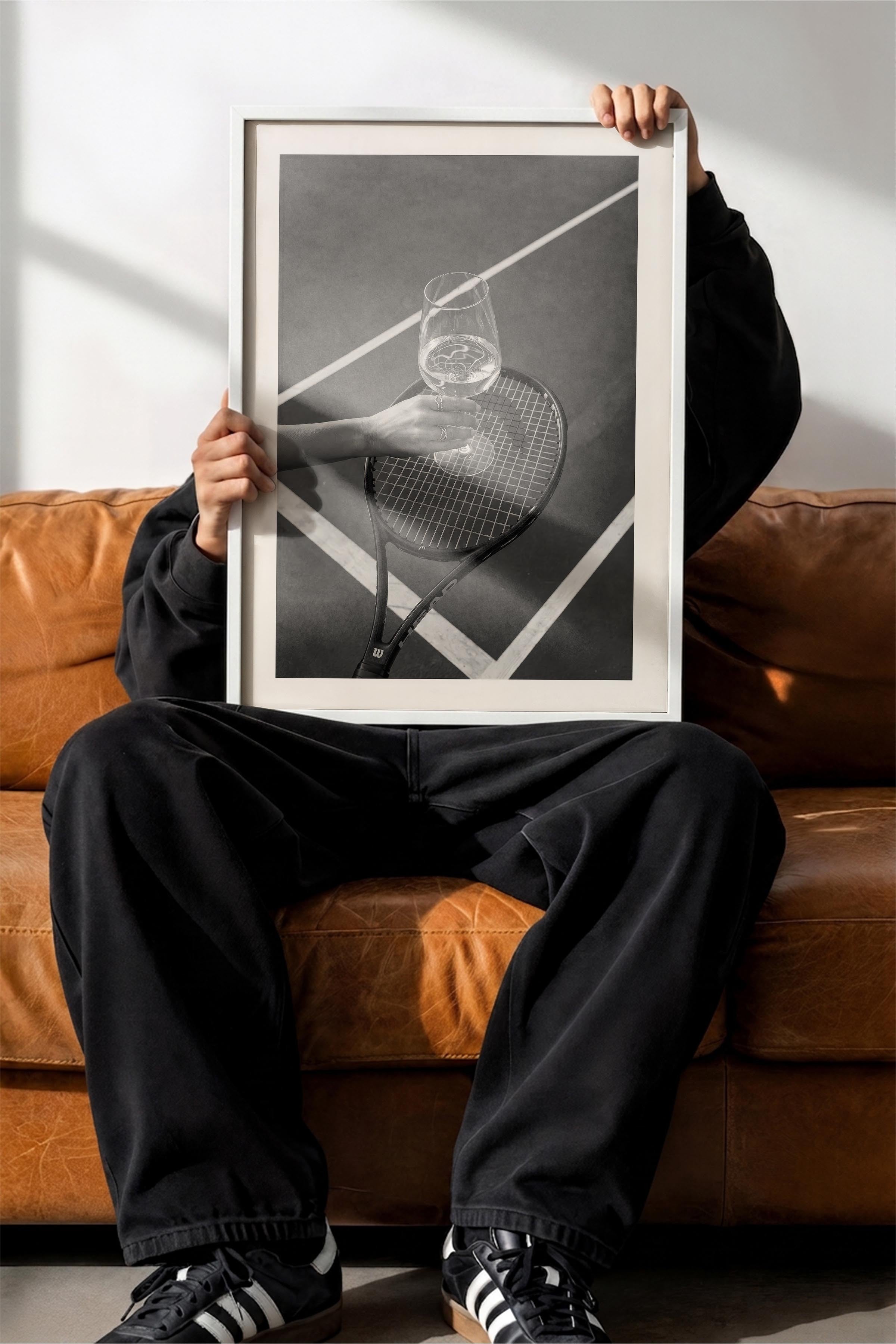 Tenis Raketi ve Şarap Kadehi Posteri, Beyaz Çerçeveli Poster, Old Money Serisi, NO:113180