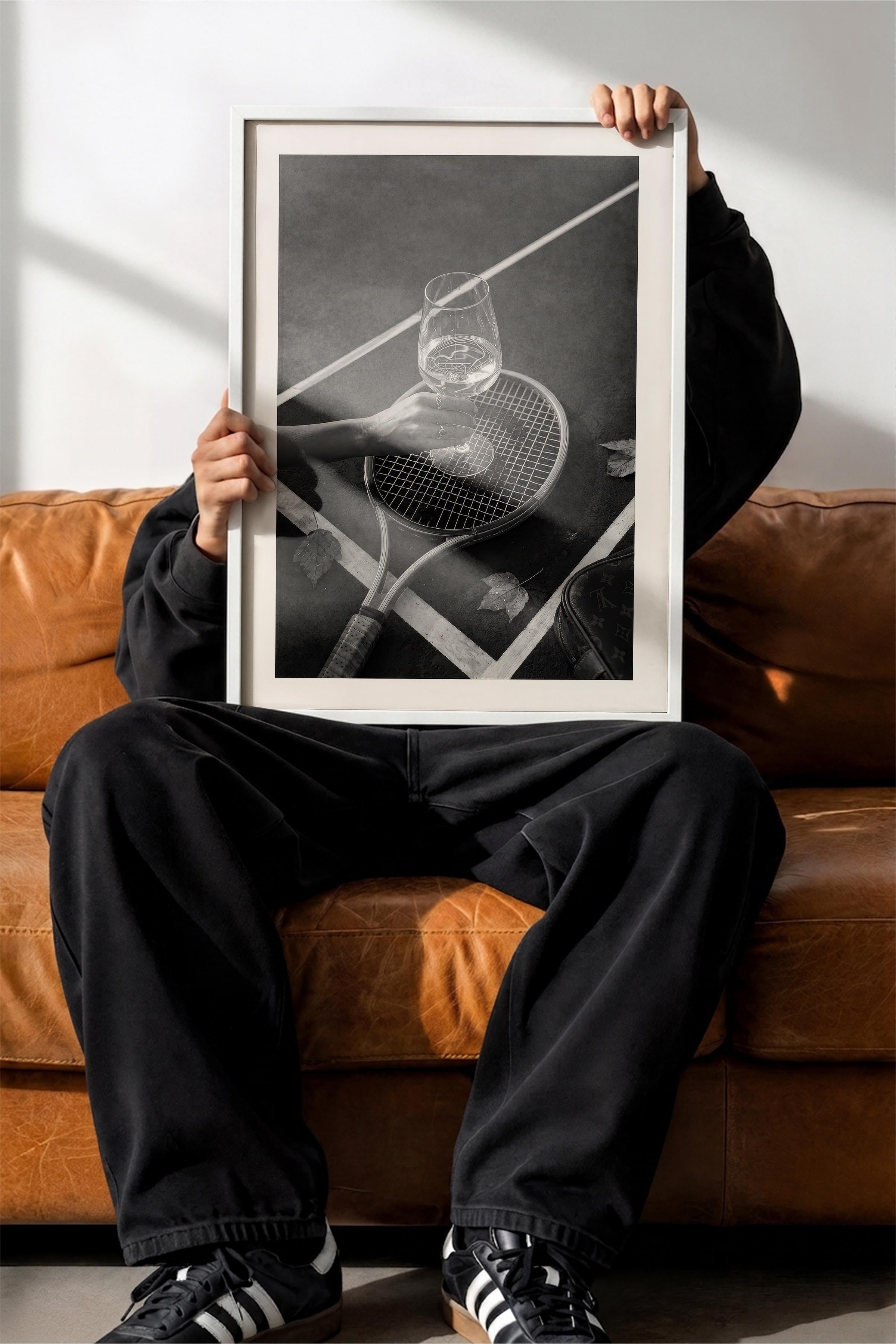 Tenis Raketi ve Şarap Kadehi Posteri, Beyaz Çerçeveli Poster, Old Money Serisi, NO:113205