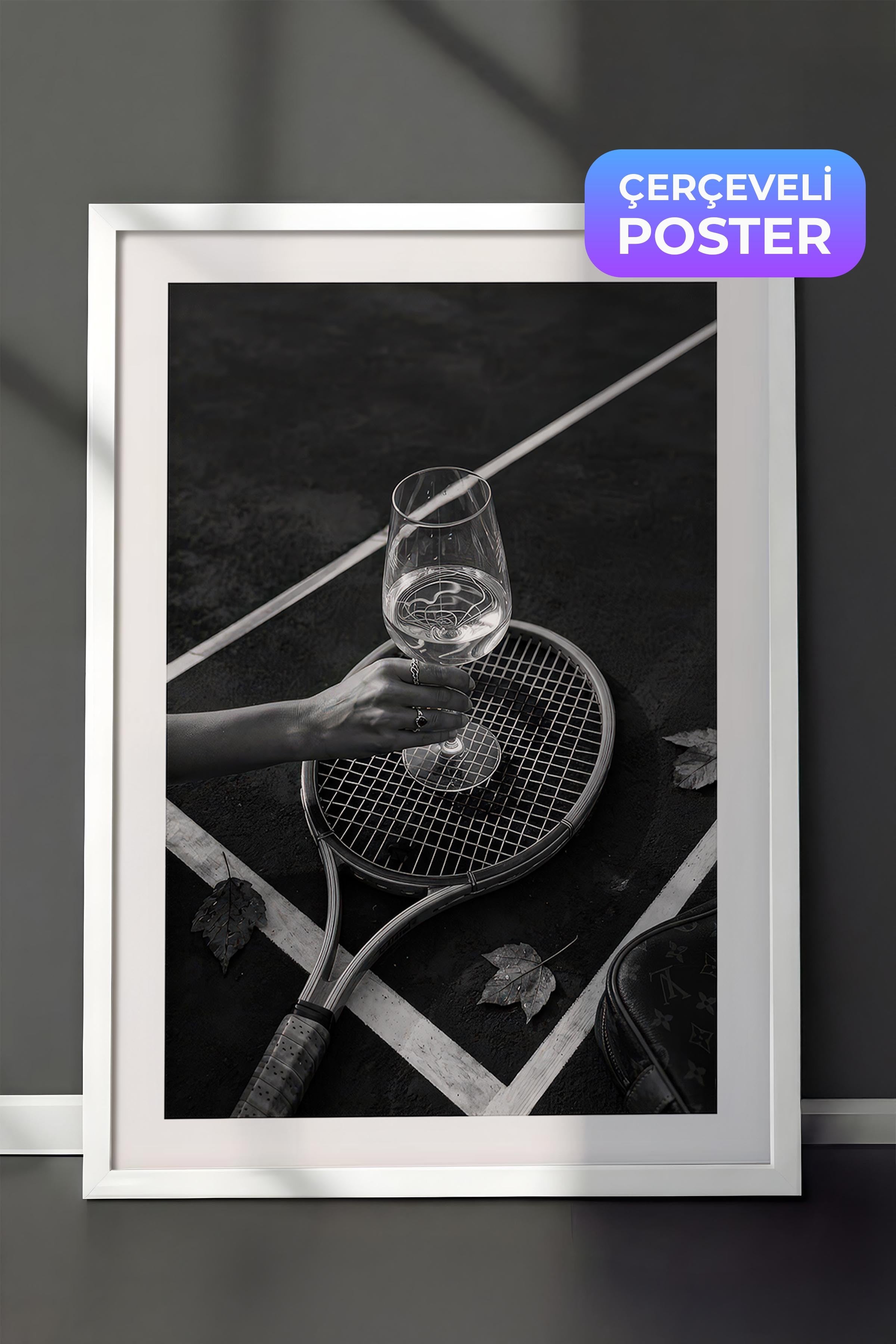 Tenis Raketi ve Şarap Kadehi Posteri, Beyaz Çerçeveli Poster, Old Money Serisi, NO:113205