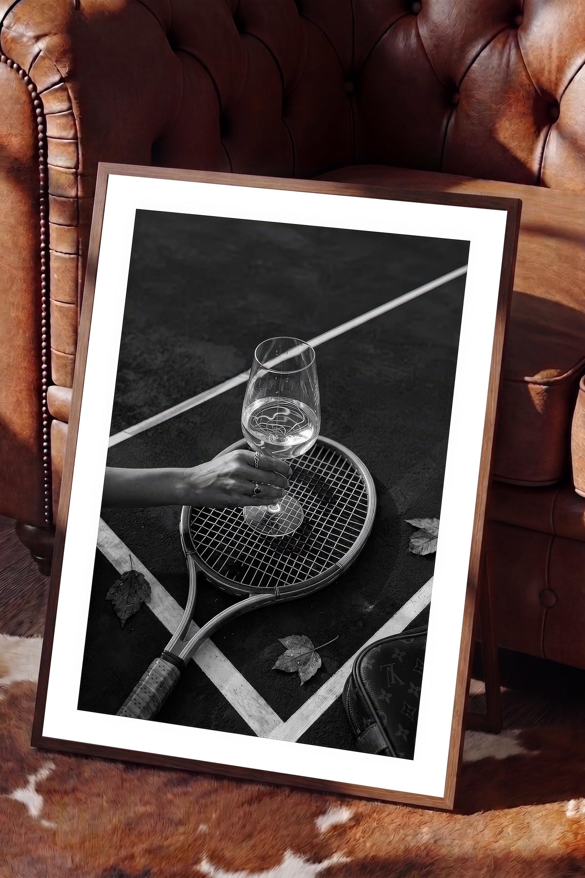 Tenis Raketi ve Şarap Kadehi Posteri, Kahverengi Çerçeveli Poster, Old Money Serisi, NO:113205