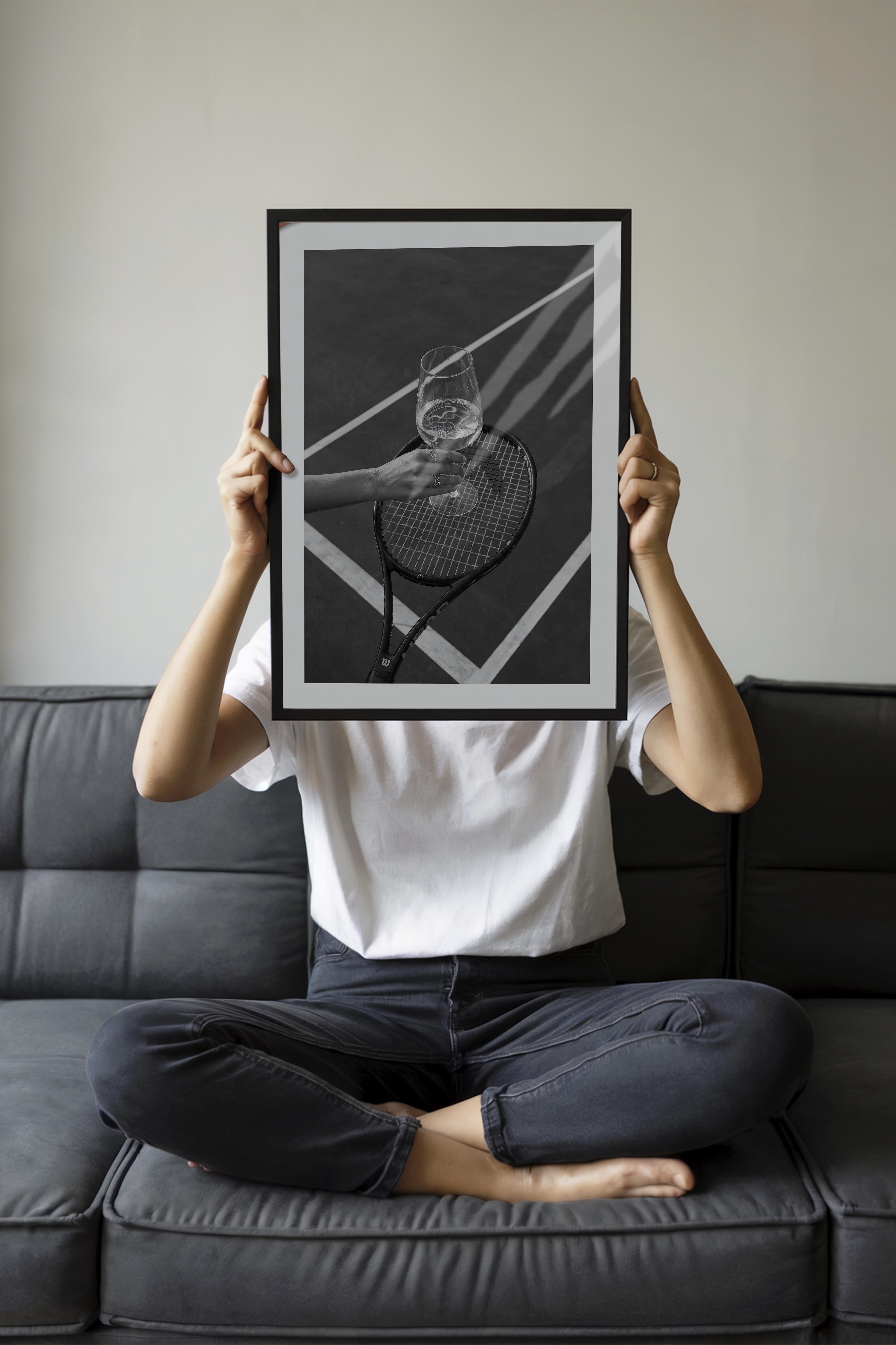 Tenis Raketi ve Şarap Kadehi Posteri, Siyah Çerçeveli Poster, Old Money Serisi, NO:113180