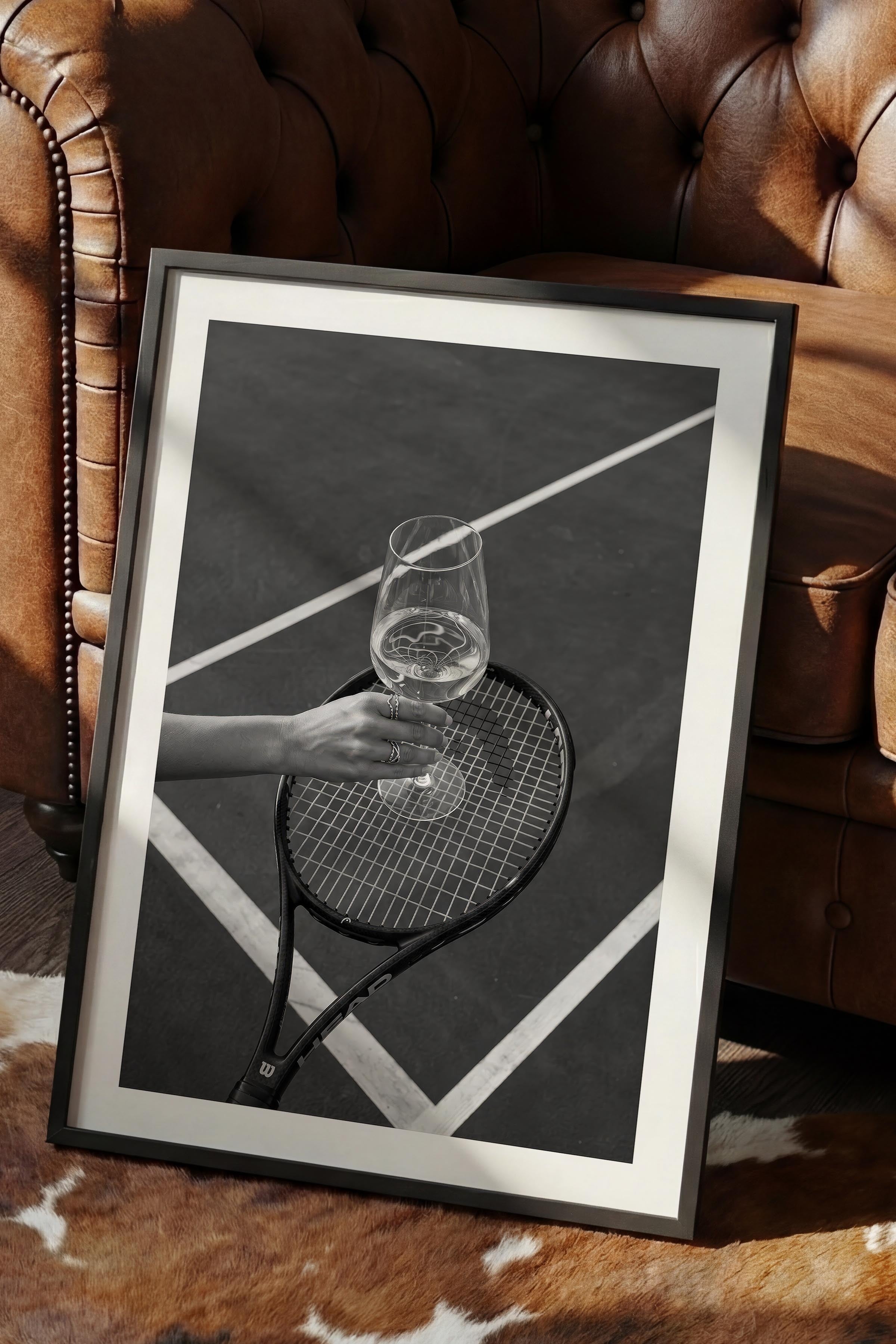 Tenis Raketi ve Şarap Kadehi Posteri, Siyah Çerçeveli Poster, Old Money Serisi, NO:113180