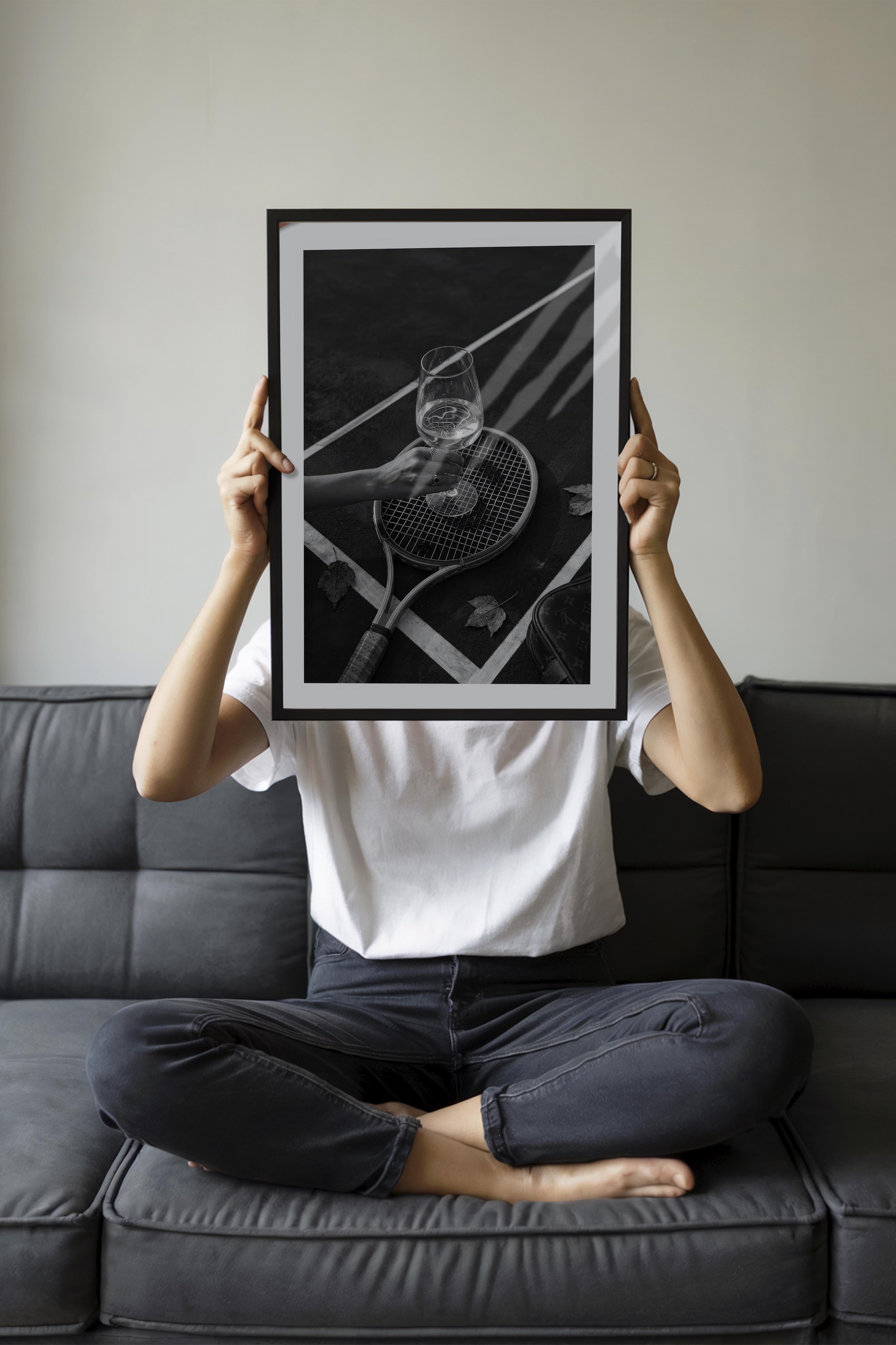 Tenis Raketi ve Şarap Kadehi Posteri, Siyah Çerçeveli Poster, Old Money Serisi, NO:113205