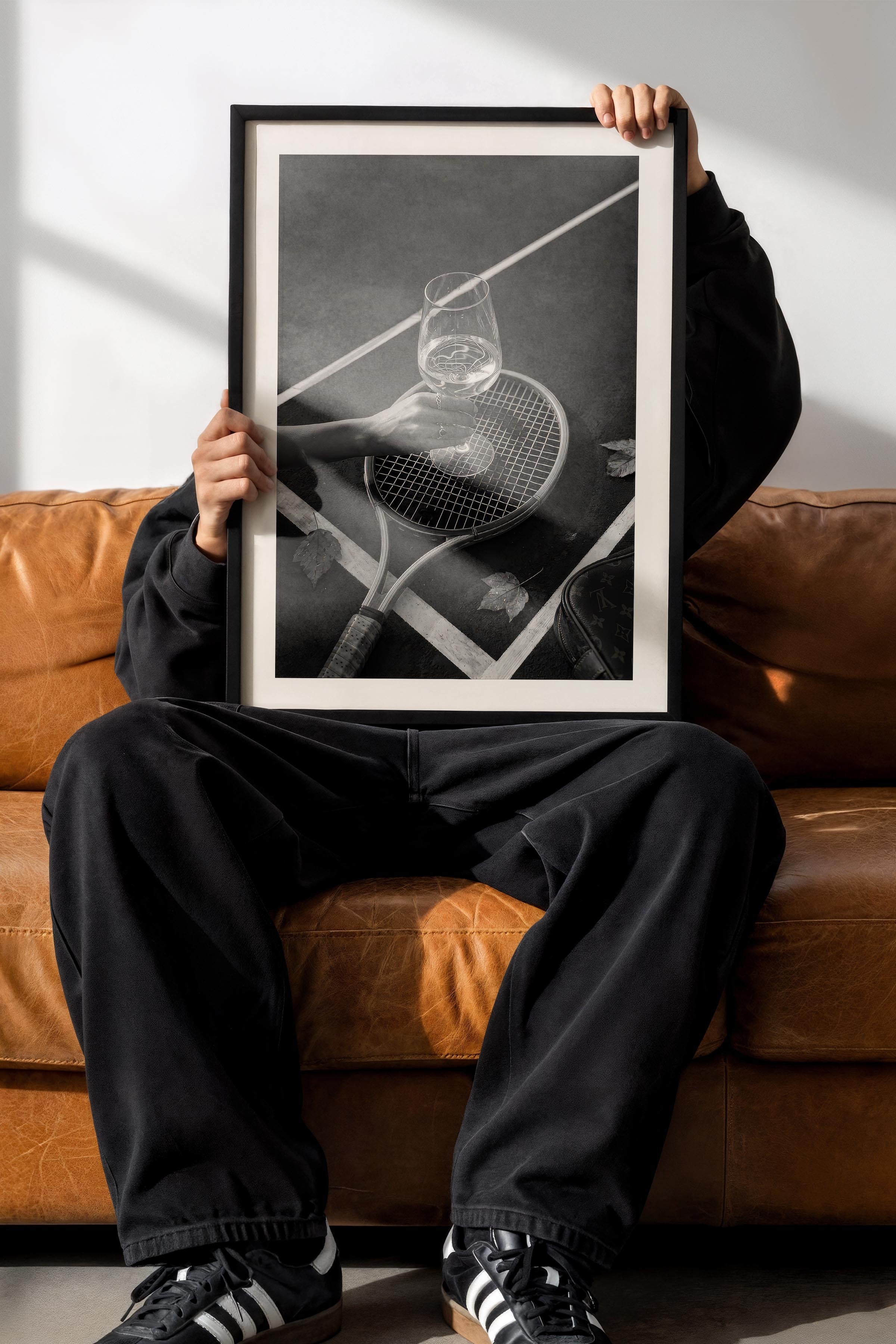 Tenis Raketi ve Şarap Kadehi Posteri, Siyah Çerçeveli Poster, Old Money Serisi, NO:113205