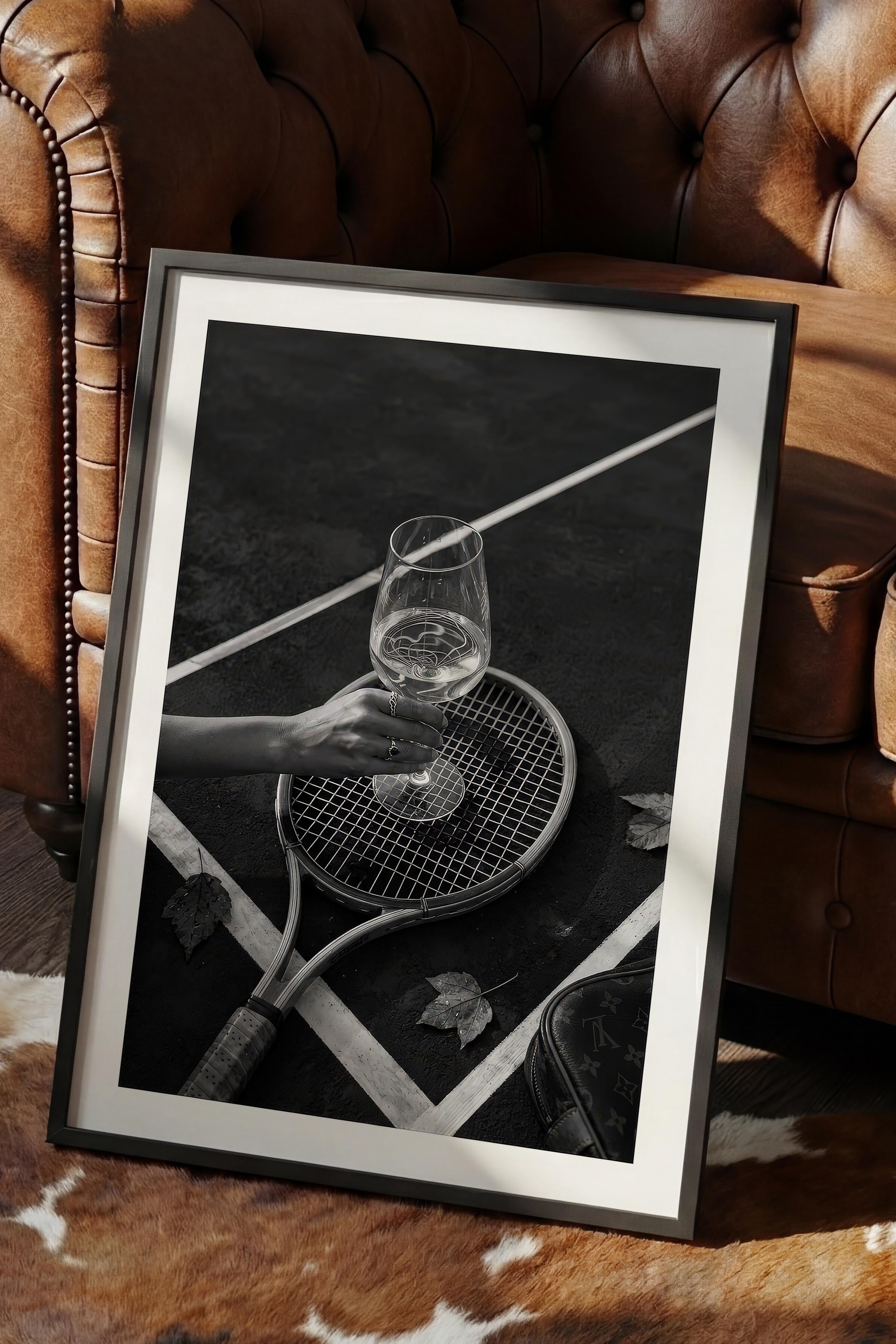 Tenis Raketi ve Şarap Kadehi Posteri, Siyah Çerçeveli Poster, Old Money Serisi, NO:113205