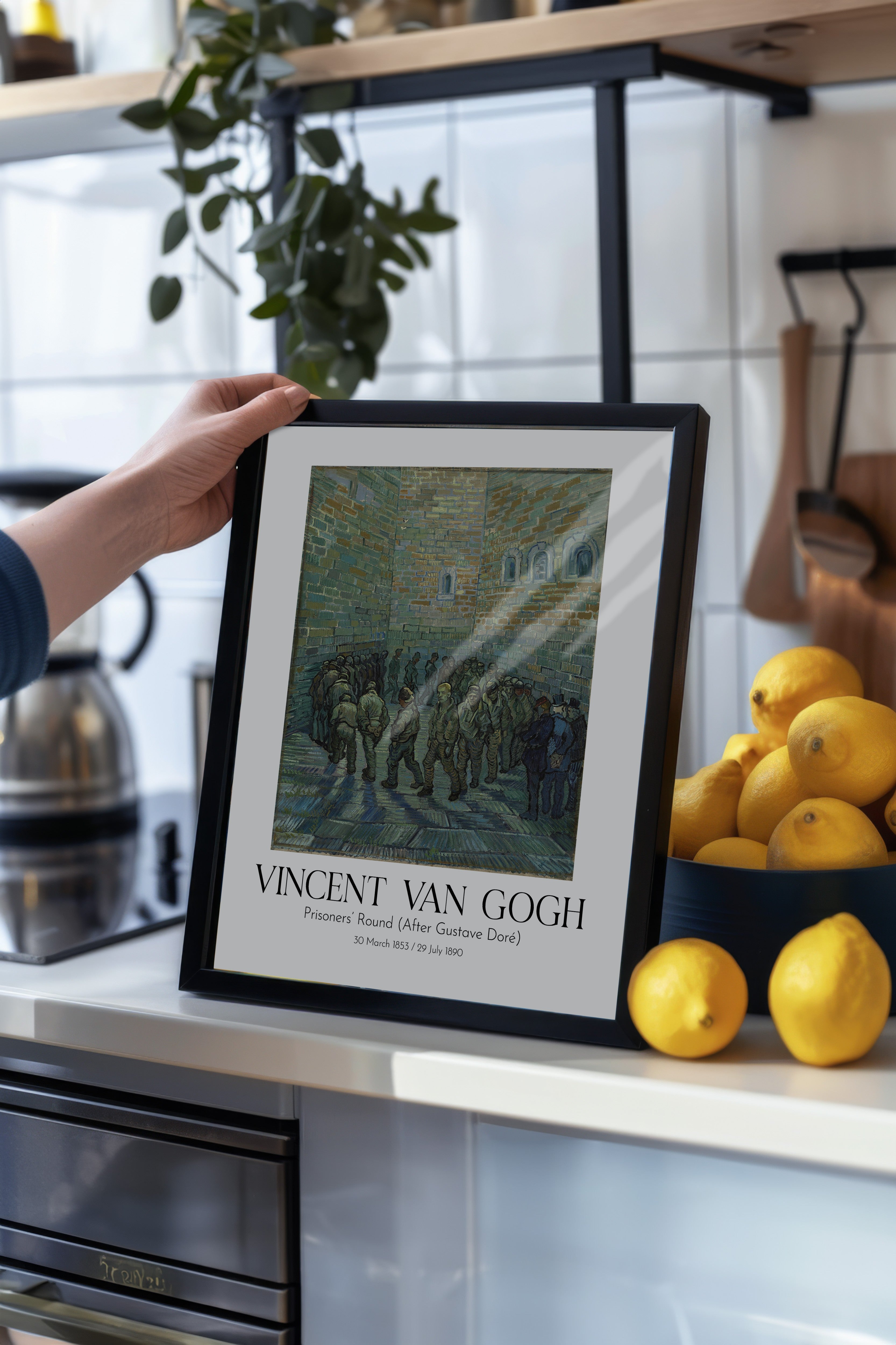 Vincent Van Gogh - Prisoners' Round (After Gustave Doré), Siyah Çerçeveli Tablo, Sanat Serisi NO:110628