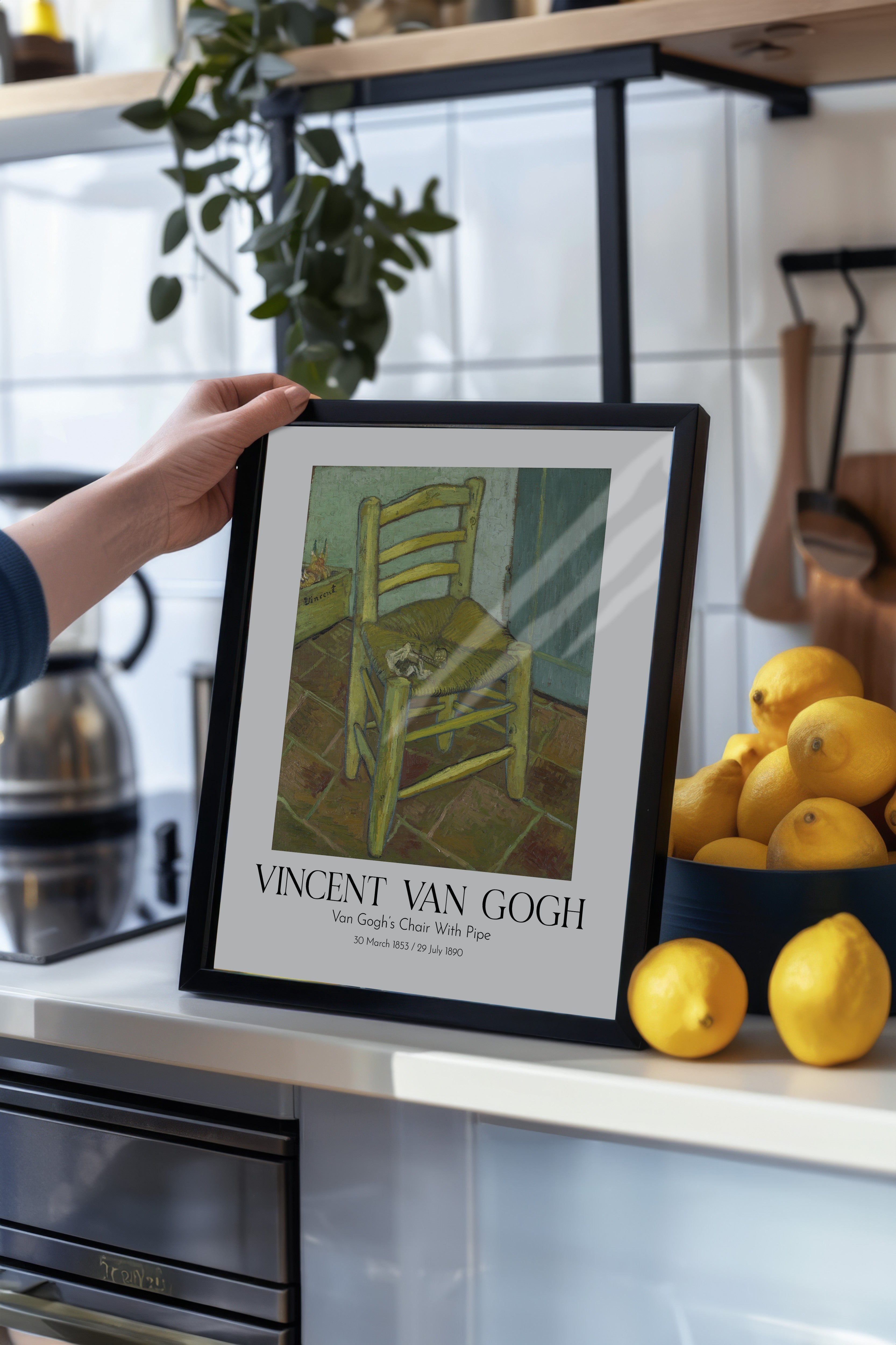 Vincent Van Gogh - Van Gogh'S Chair With Pipe, Siyah Çerçeveli Tablo, Sanat Serisi NO:110630